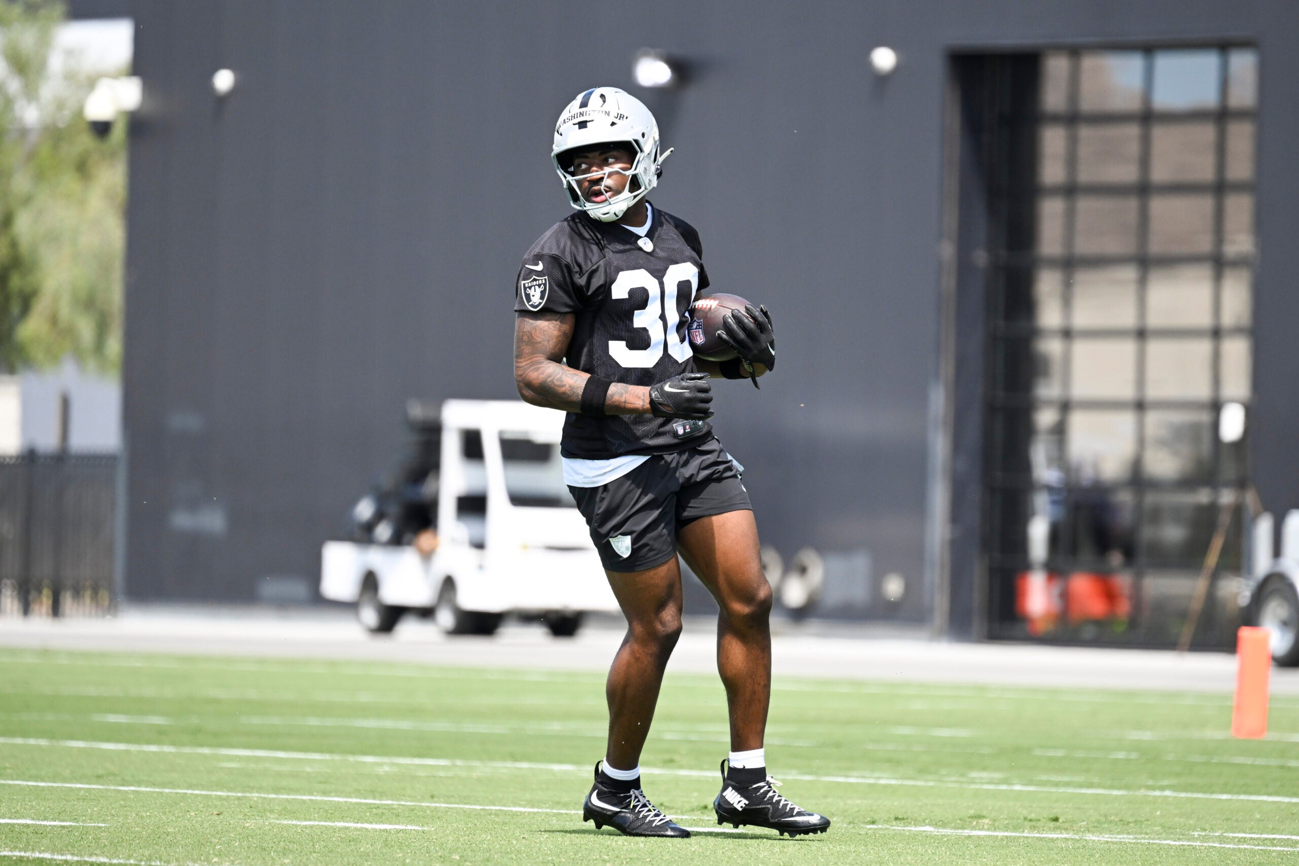 Las Vegas Raiders rookie running back Mike Washington Jr.