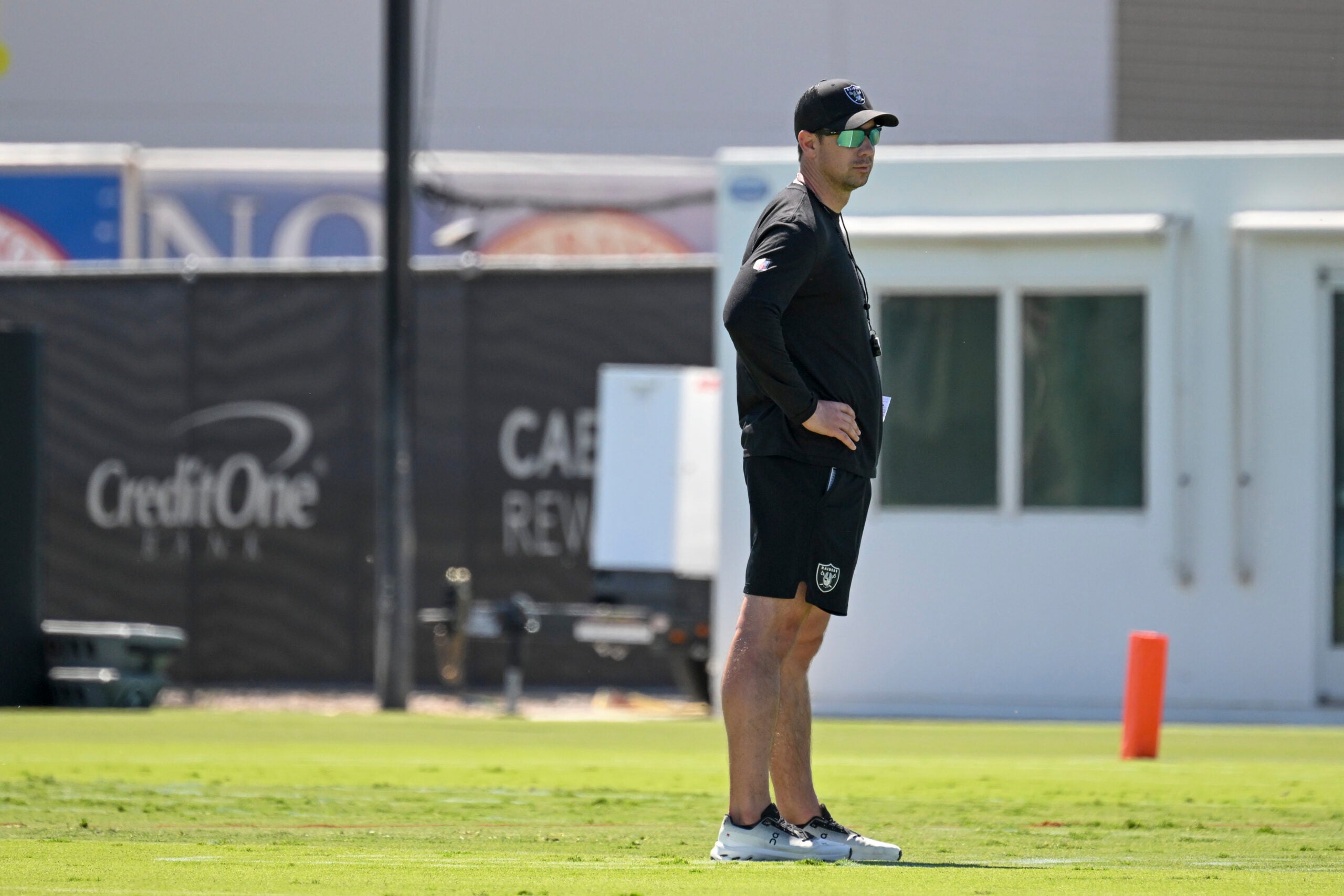 Las Vegas Raiders head coach Klint Kubiak Brock Bowers