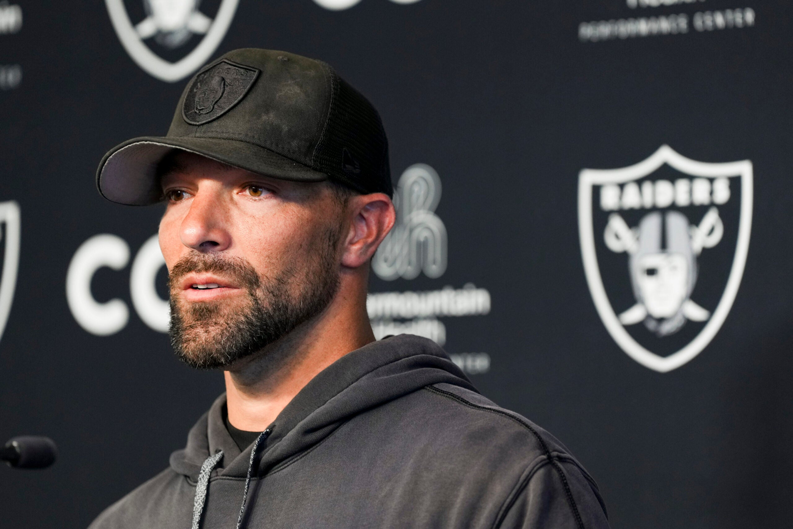 Las Vegas Raiders defensive coordinator Rob Leonard training camp defensive line
