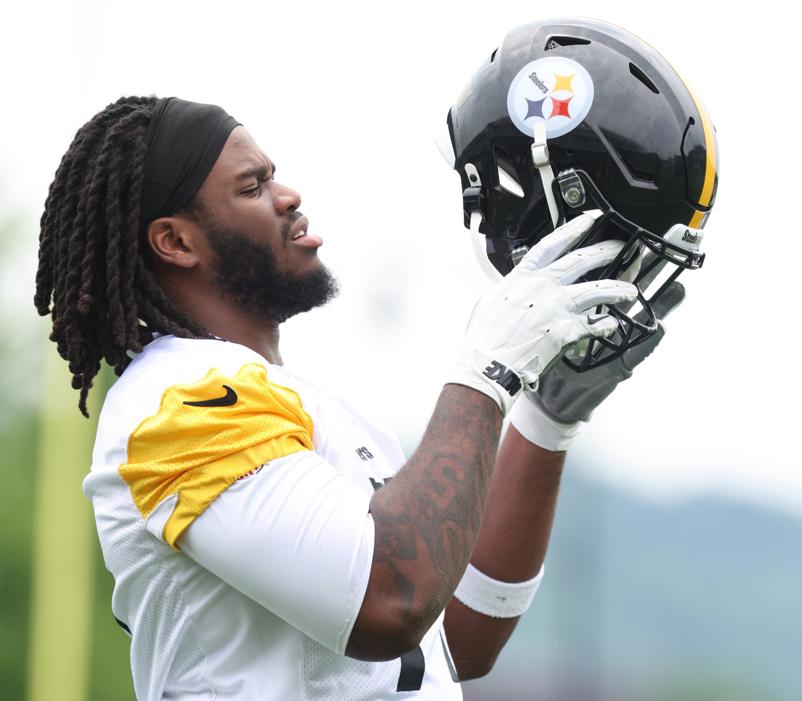 Jun 9, 2026; Pittsburgh, PA, USA; Pittsburgh Steelers offensive tackle Max Iheanachor (71) participates in drills during Minicamp at UPMC Rooney Sports Complex.