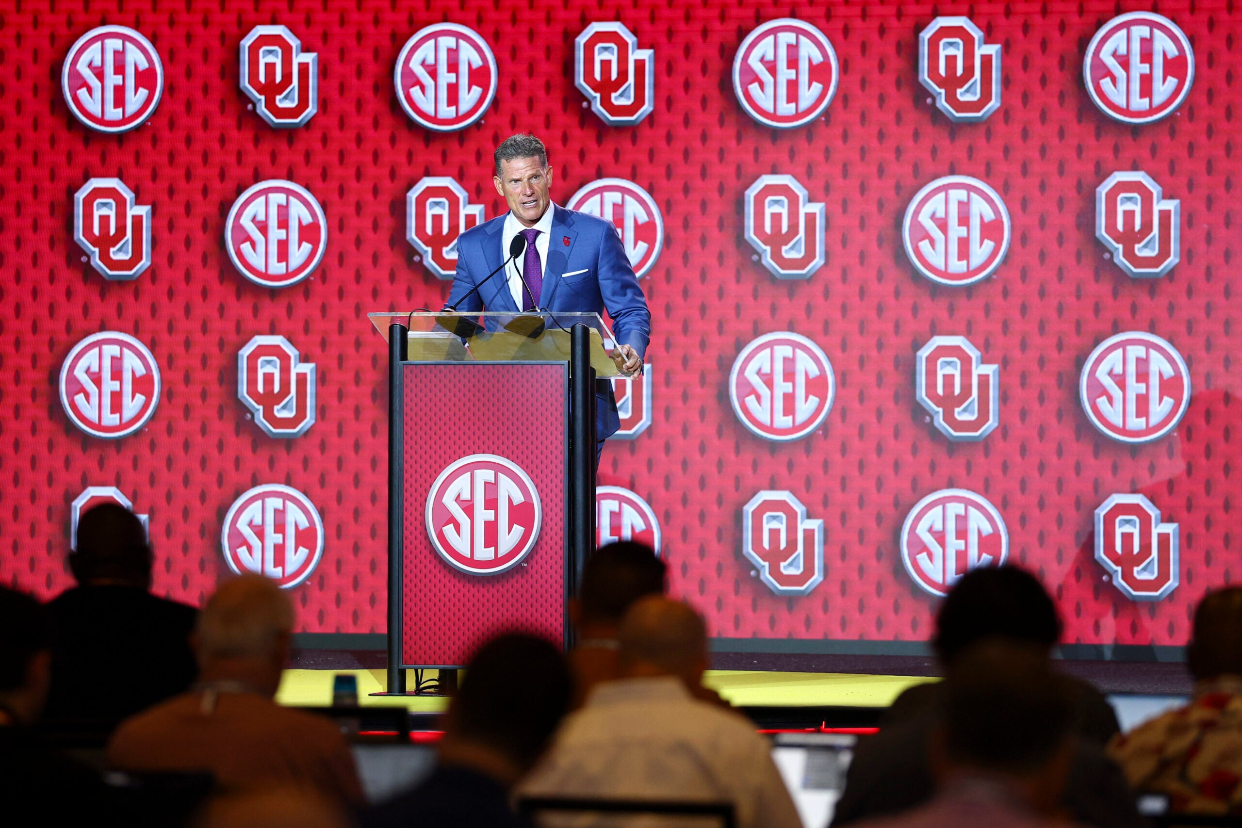 Oklahoma Sooners head coach Brent Venables