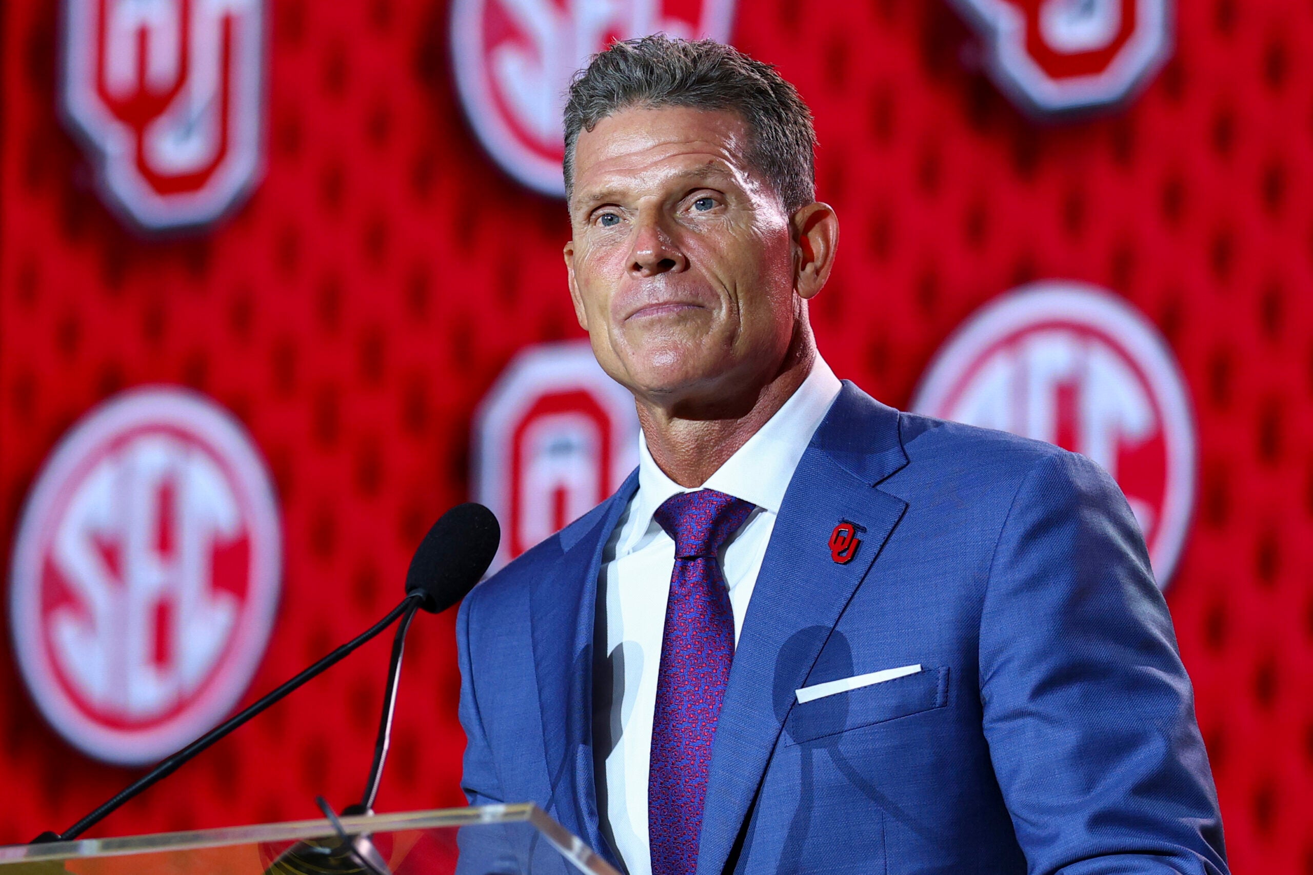 Oklahoma Sooners head coach Brent Venables 2028 recruit Kellan Hall