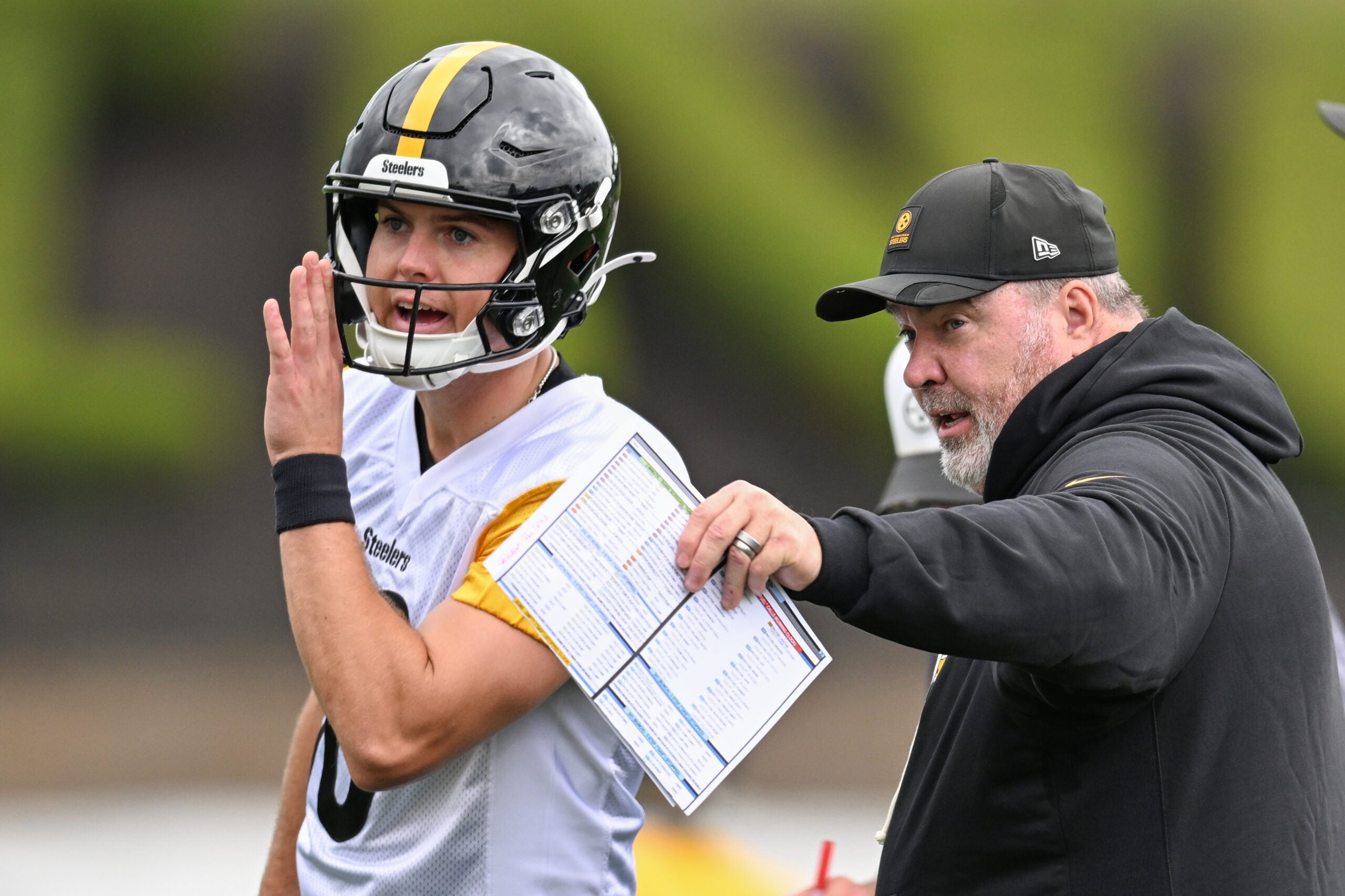Jul 29, 2026; Latrobe, PA, USA; Pittsburgh Steelers head coach Mike McCarthy talks with quarterback Will Howard (18) during a practice session at Saint Vincent College.