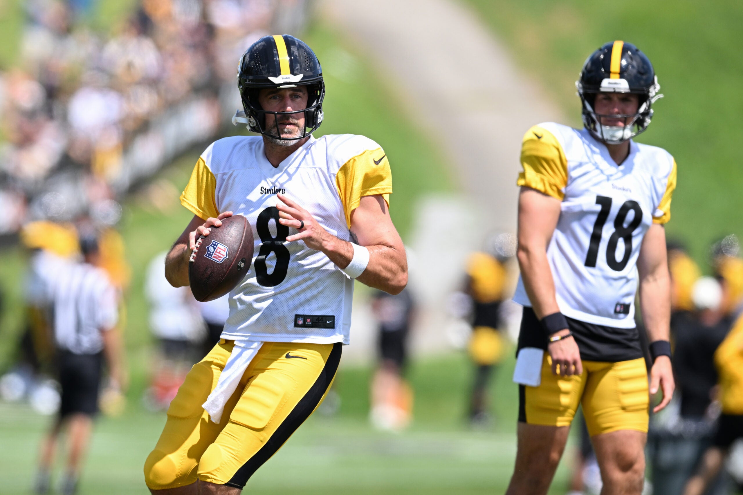 Aug 03, 2026; Latrobe, PA, USA; Pittsburgh Steelers quarterbacks Aaron Rodgers (8) looks to throw a pass as Will Howard (18) watches during a practice session at Training camp at Saint Vincent College.