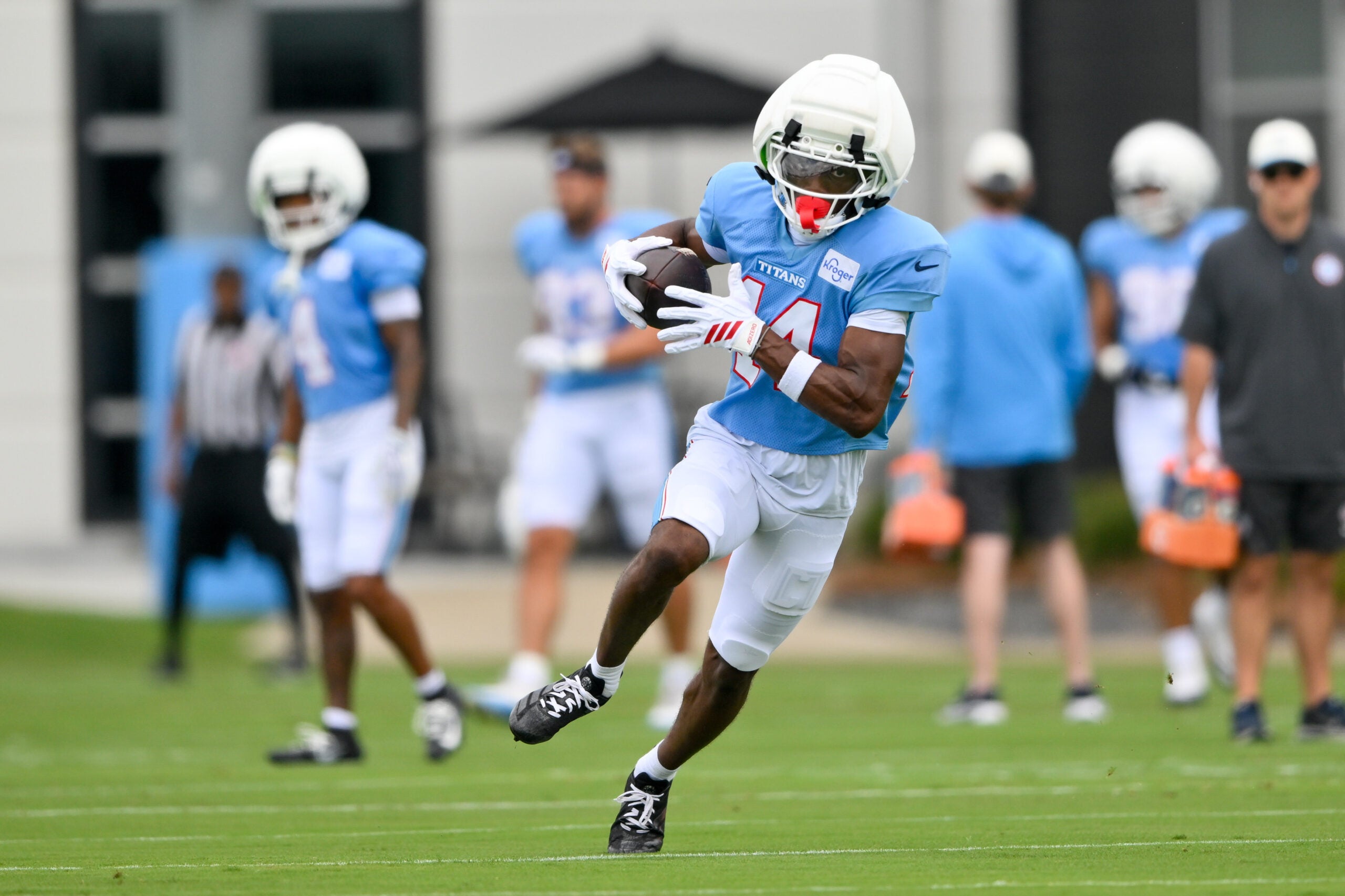 Carnell Tate and Cam Ward are starting to find a connection in Titans training camp.