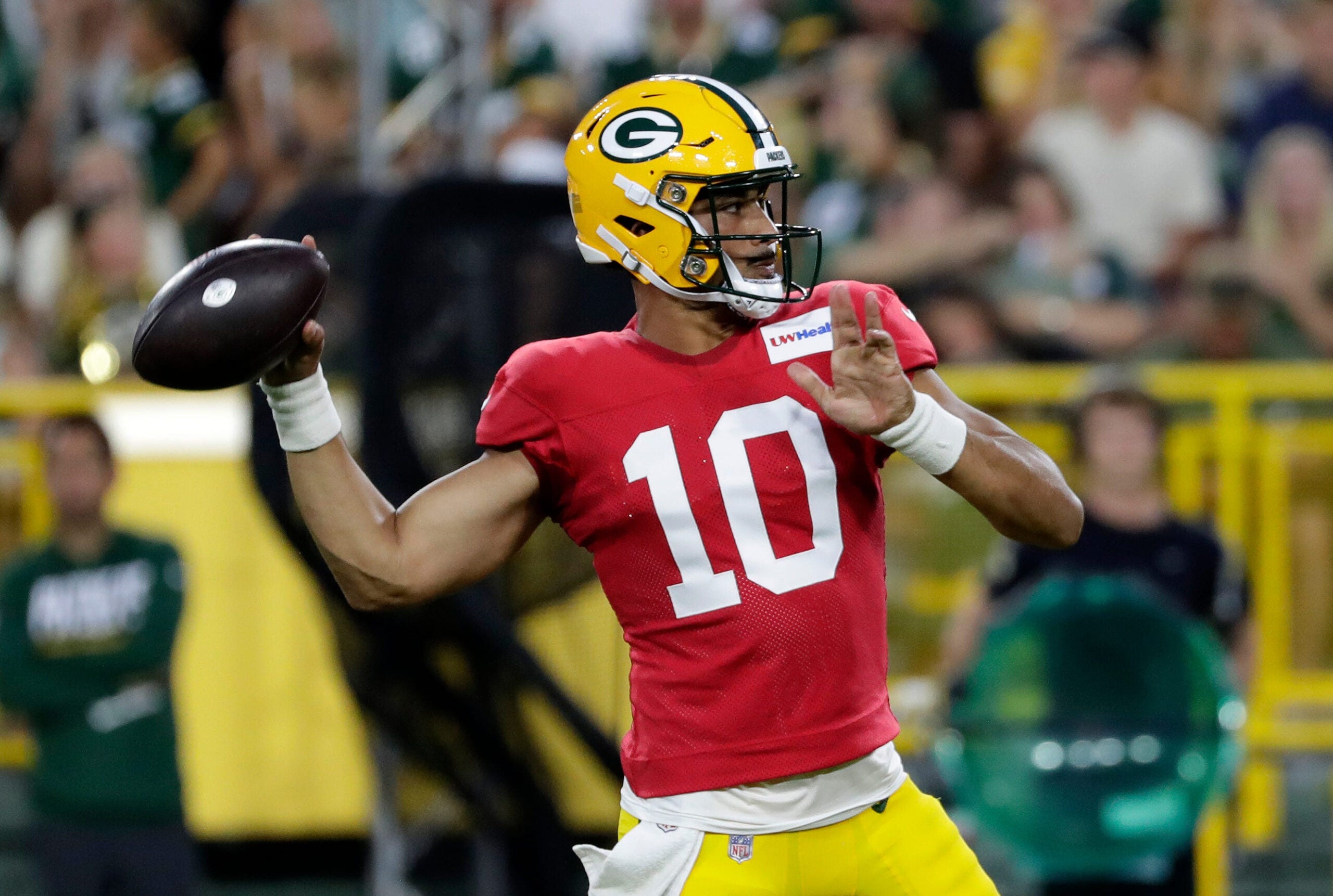 Green Bay Packers quarterback Jordan Love (10) passes the ball during Green Bay Packers Family Night on Aug. 7, 2026, at Lambeau Field in Green Bay, Wis.