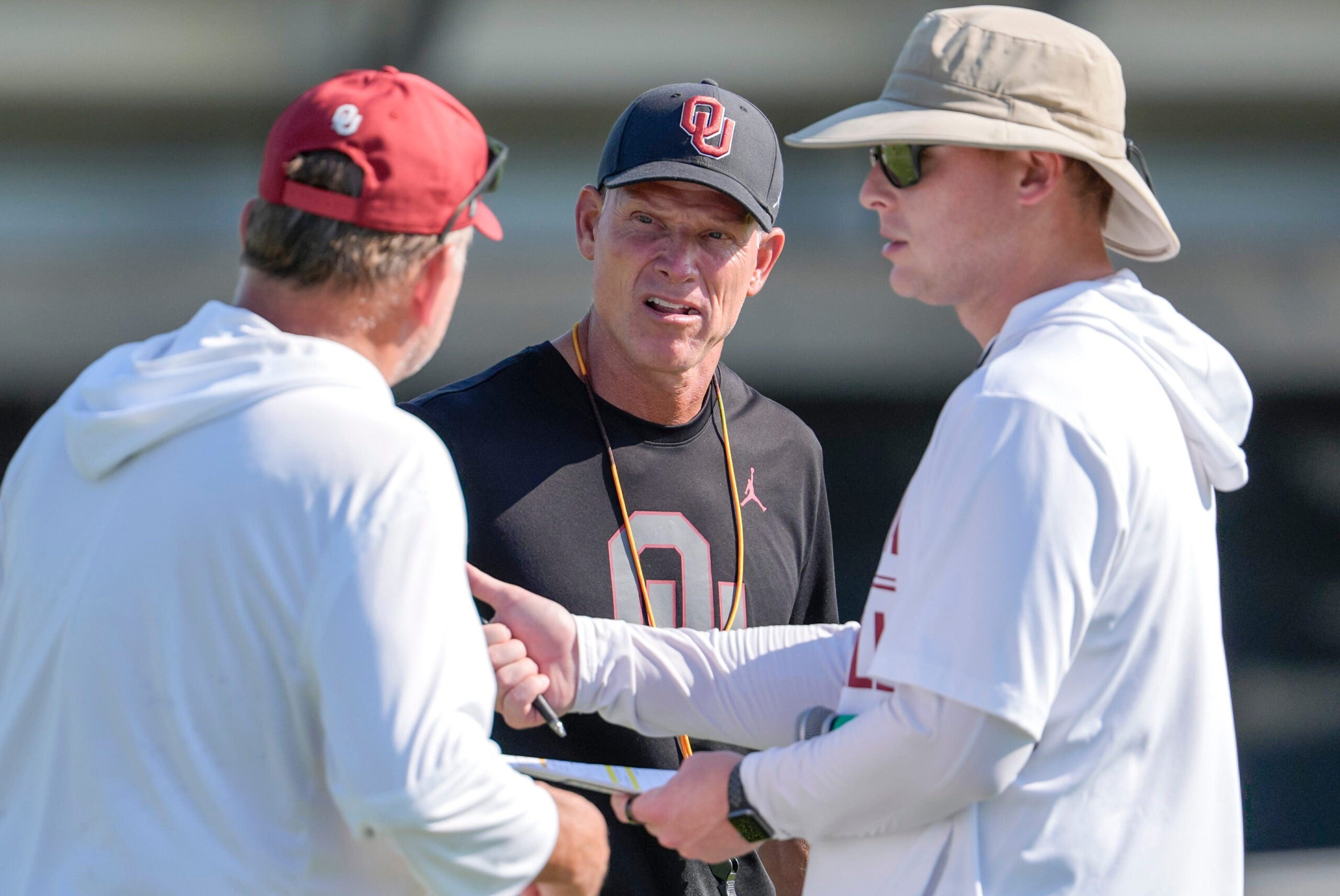 Oklahoma Sooners head coach Brent Venables 2028 recruiting class edge rusher Asher Ghioto