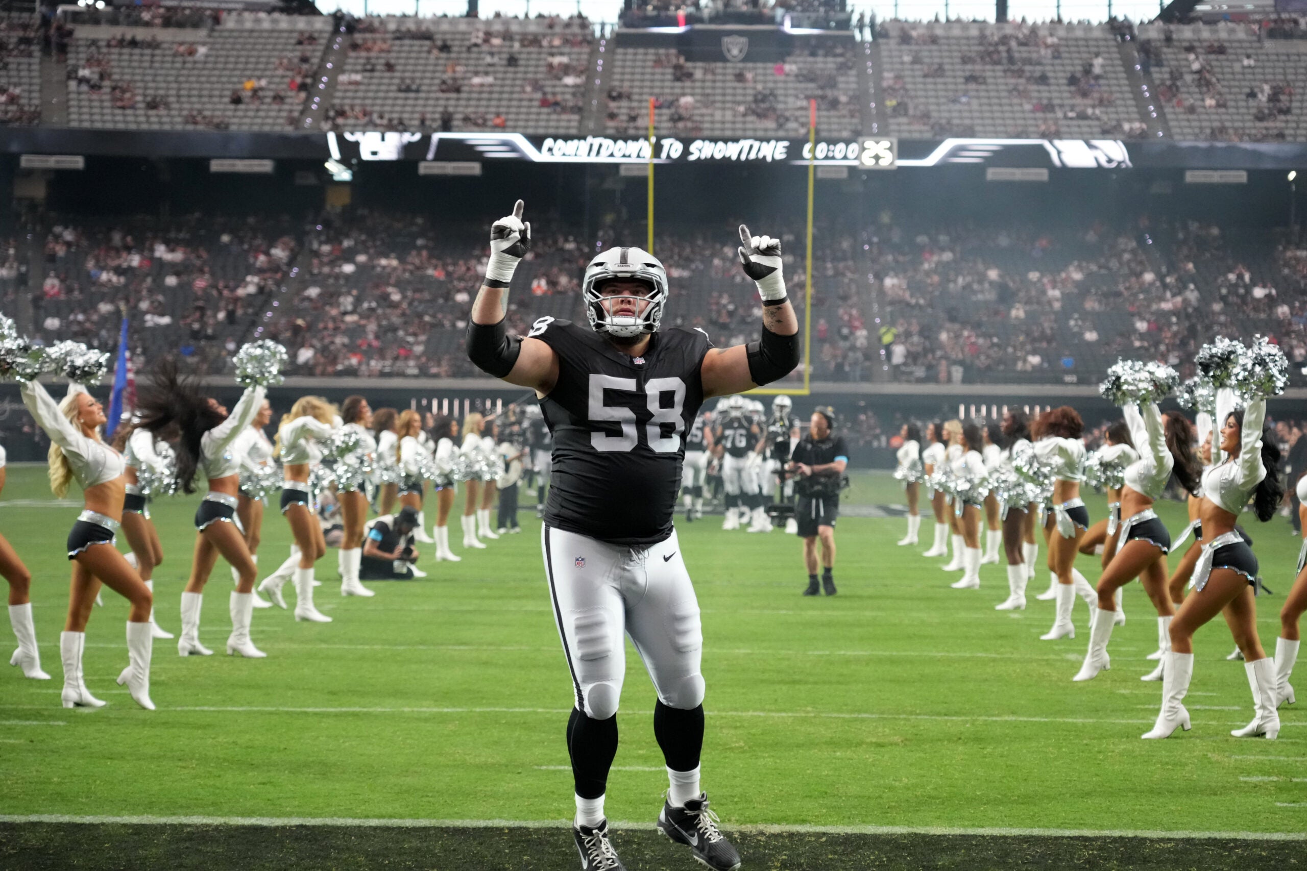 Las Vegas Raiders offensive line Jackson powers-Johnson