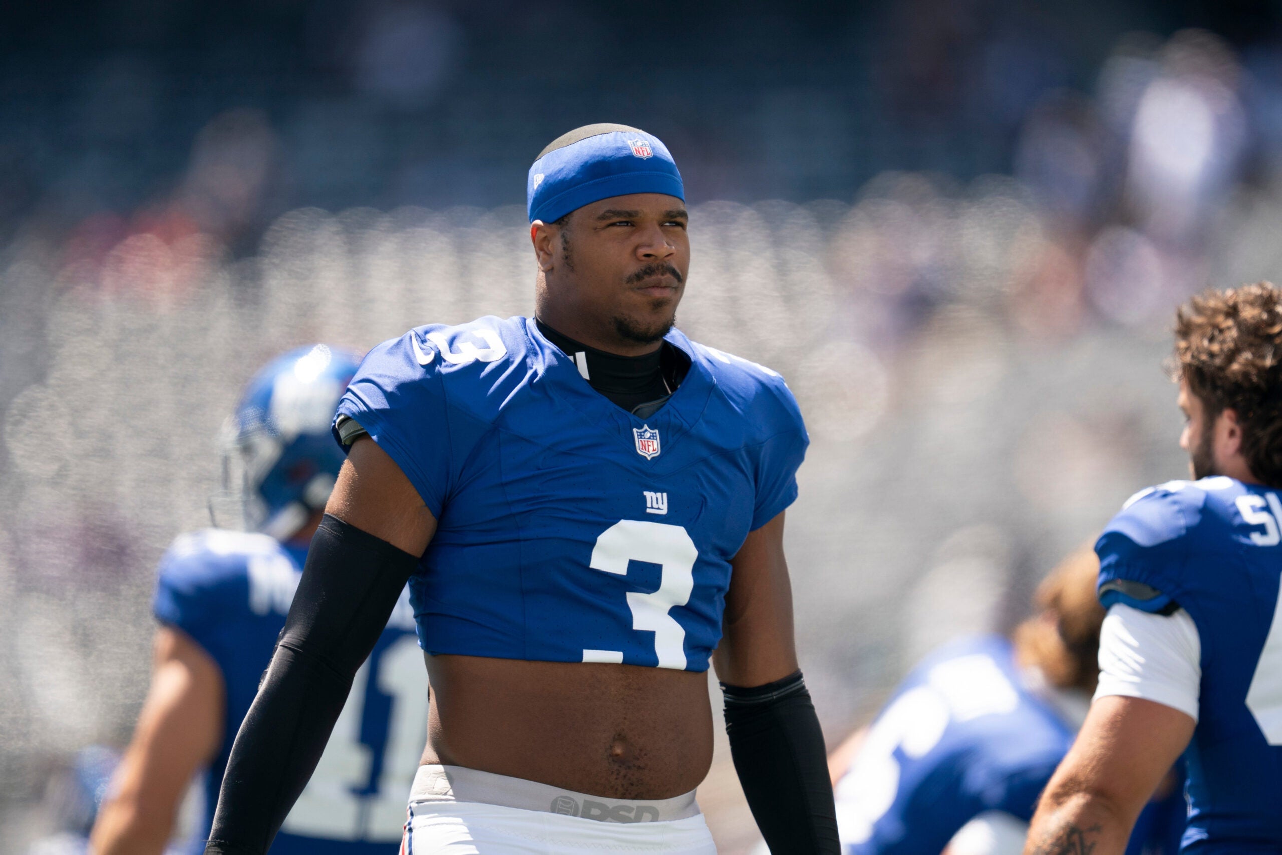 New York Giants linebacker Abdul Carter (3) warms up during a preseason opening game between the New York Giants and Minnesota Vikings on Saturday, Aug. 15, 2026, at MetLife Stadium in East Rutherford, NJ.