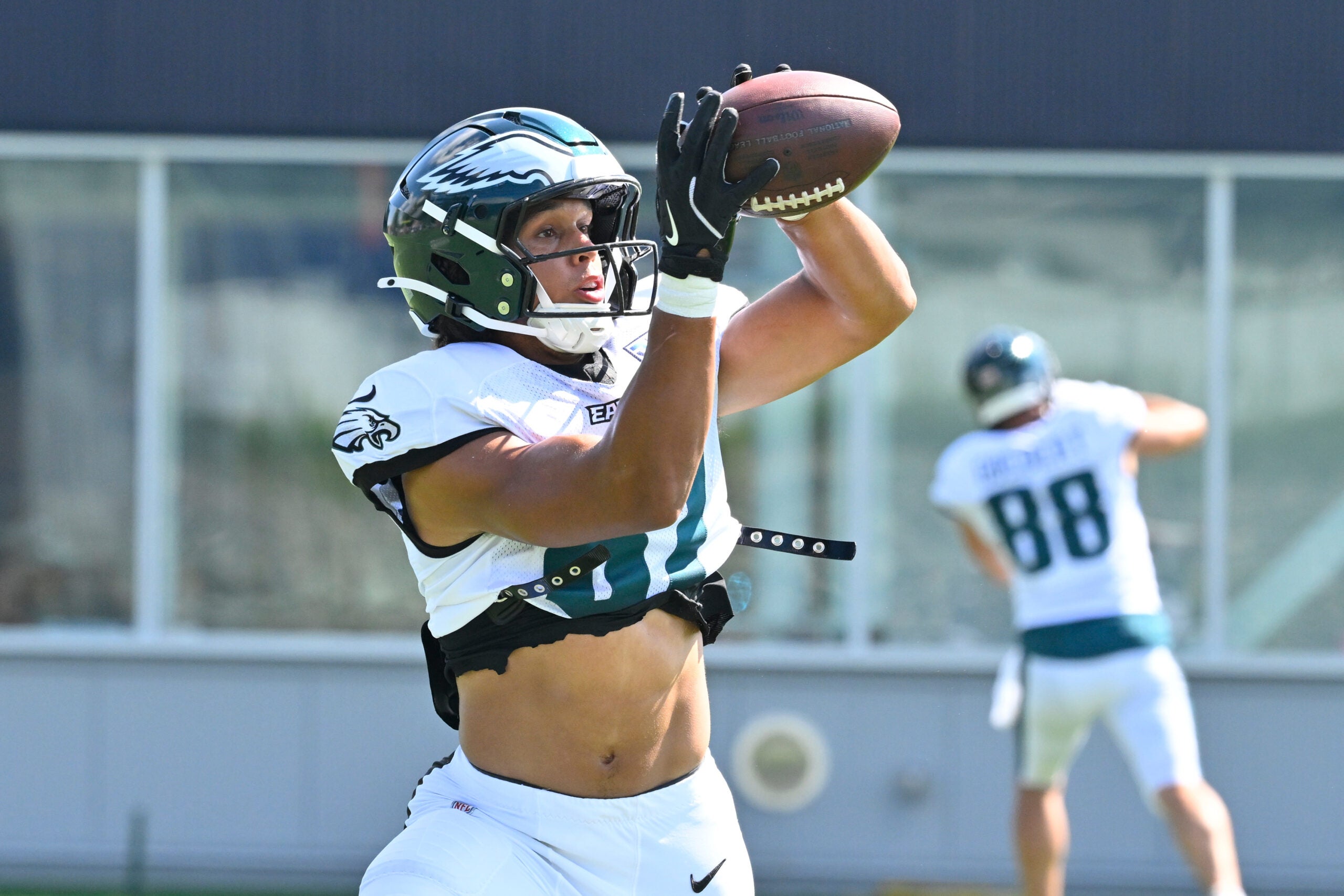 Aug 19, 2026; Foxborough, Massachusetts, USA; Philadelphia Eagles tight end Eli Stowers (87) makes a catch during training camp at Gillette Stadium.