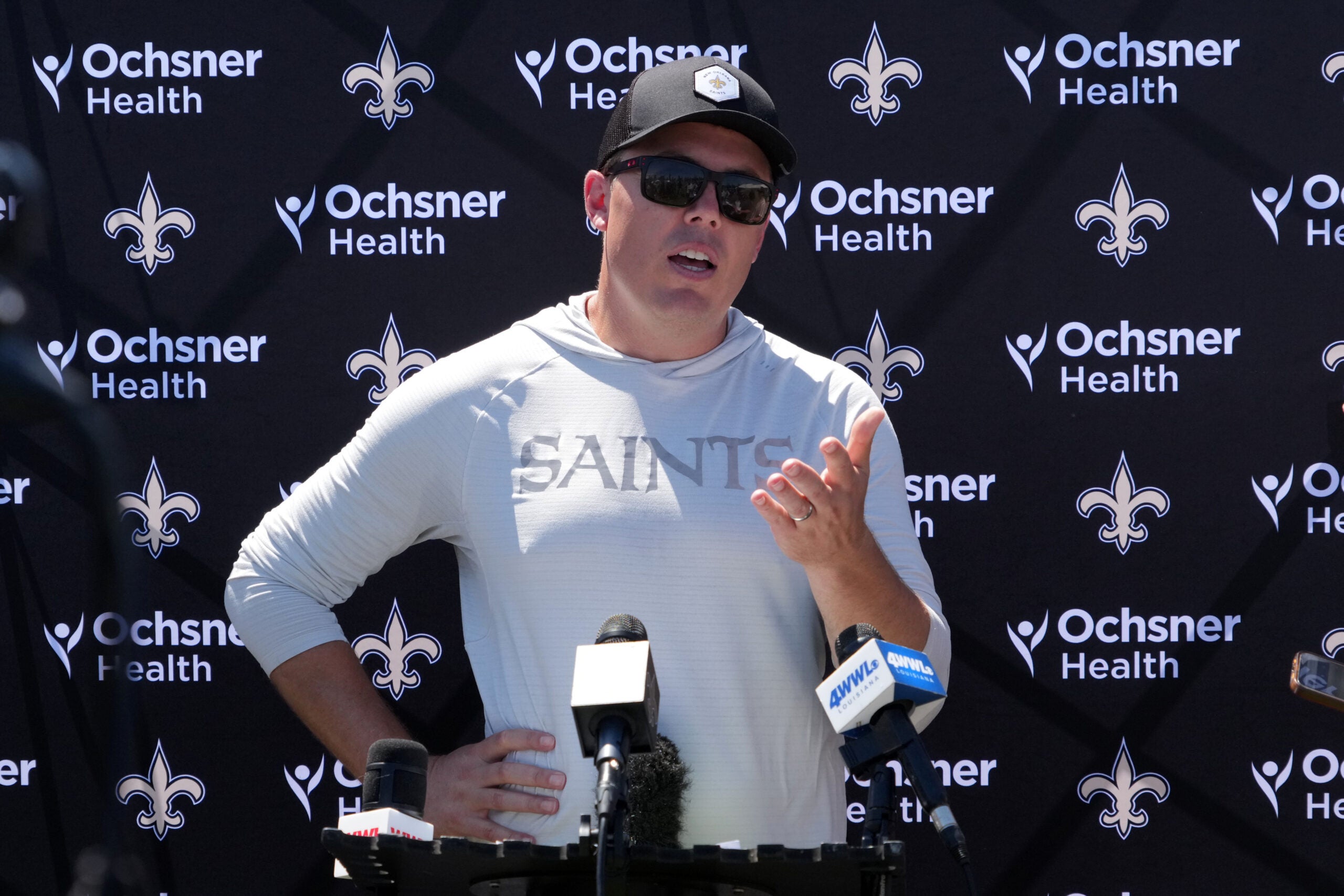 New Orleans Saints head coach Kellen Moore sign kicker Daniel Carlson