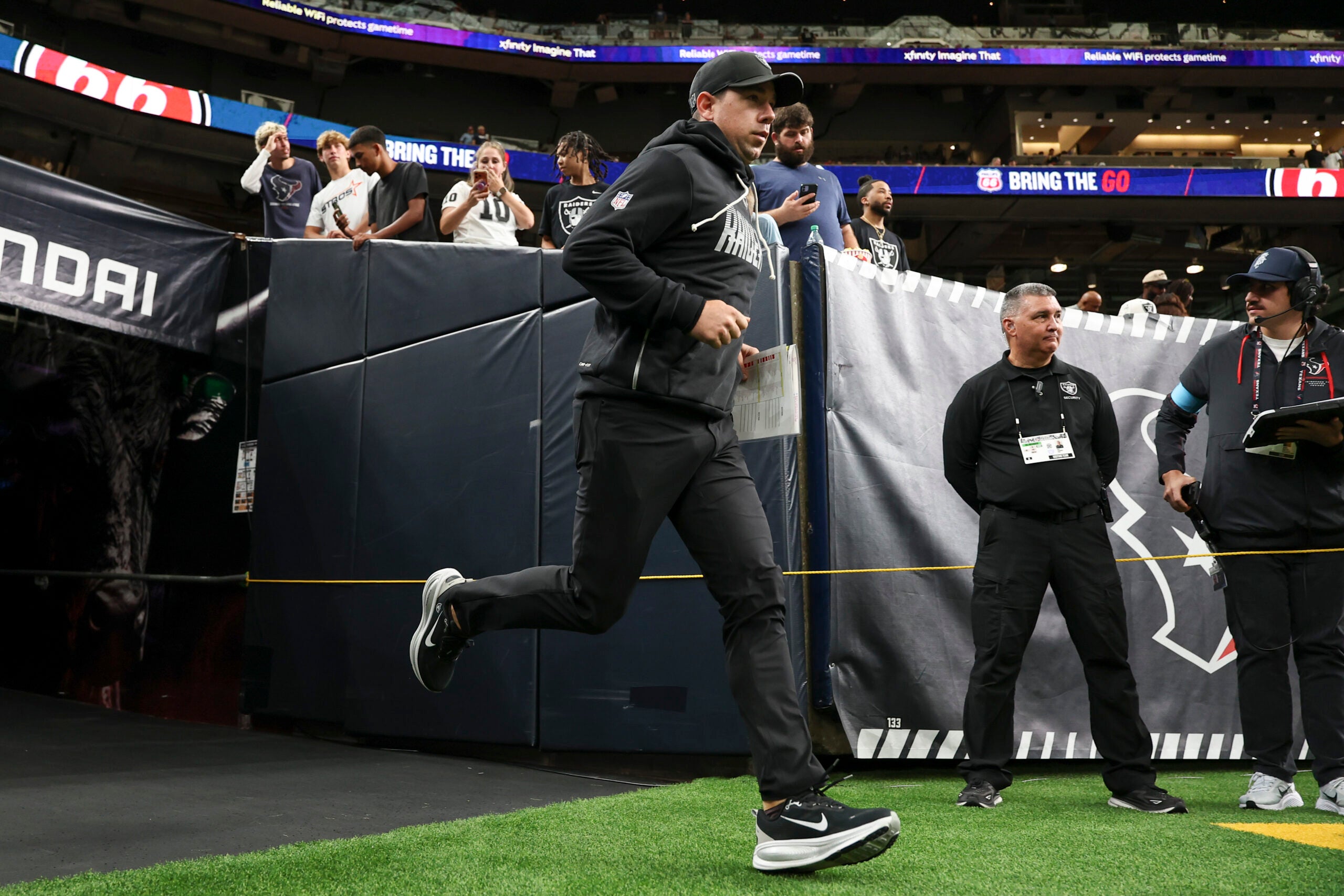 Las Vegas Raiders head coach Klint Kubiak Ashton Jeanty