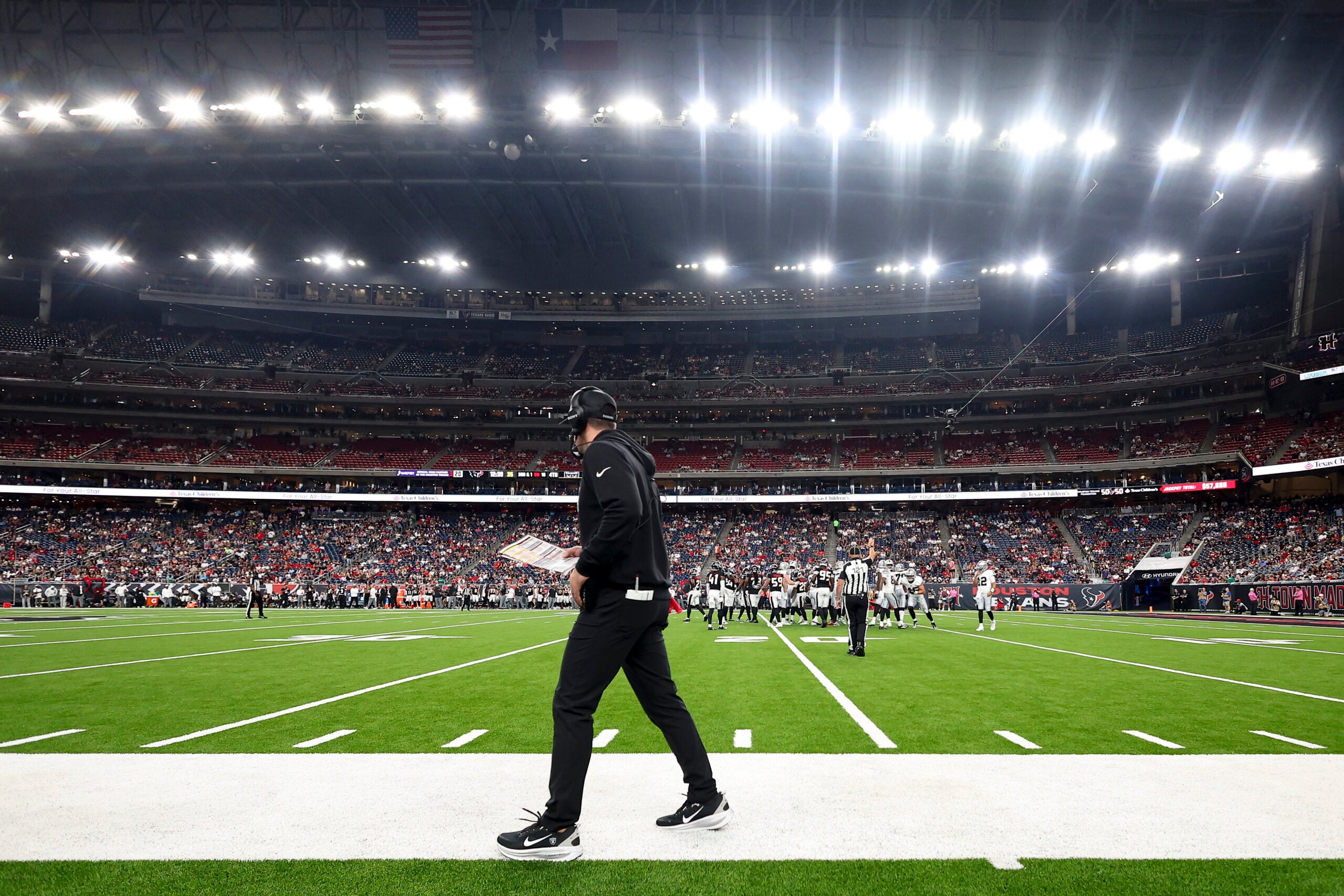 Las Vegas Raiders head coach Klint Kubiak rookie running back Mike Washington Jr.