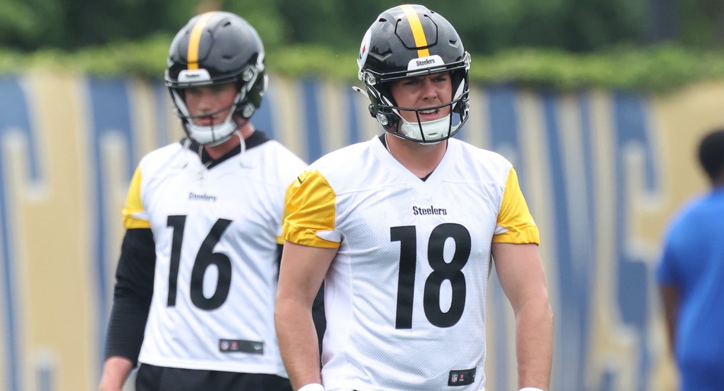 Jun 9, 2026; Pittsburgh, PA, USA; Pittsburgh Steelers quarterbacks Drew Allar (16) and Will Howard (18) participate in drills during Minicamp at UPMC Rooney Sports Complex.