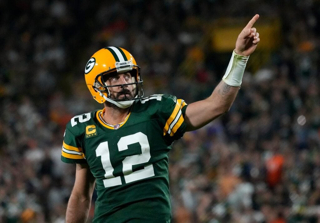 Aaron Rodgers doesn't hold back about Chicago Bears fans in lively interview ahead of his final ...