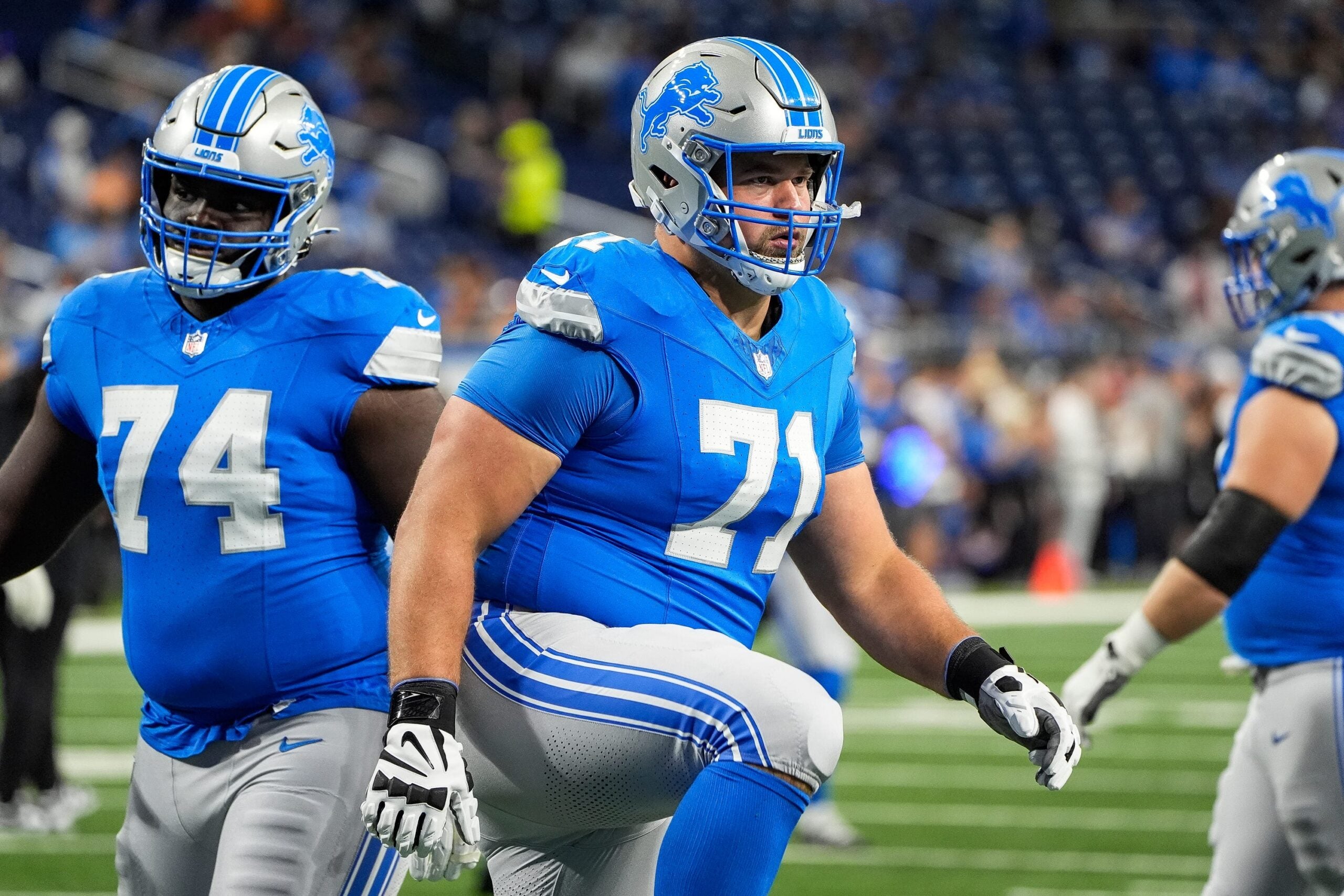 Detroit Lions guard Kevin Zeitler (71) warm up before the Tampa Bay Buccaneers game at Ford Field in Detroit on Sunday, September 15, 2024.