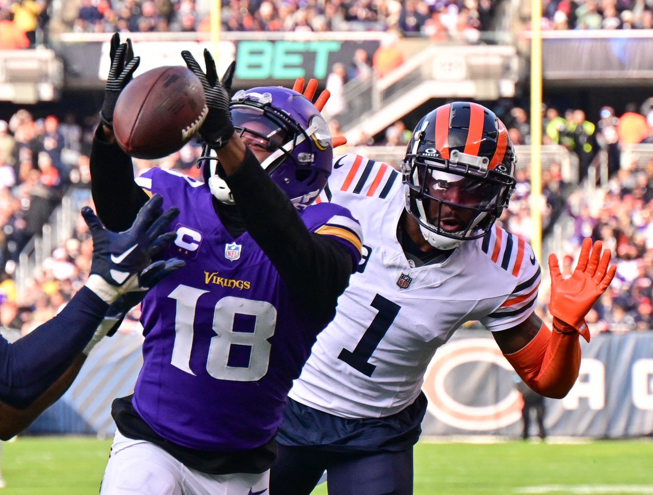 2024-11-24T195559Z_1022923891_MT1USATODAY24842685_RTRMADP_3_NFL-MINNESOTA-VIKINGS-AT-CHICAGO-BEARS.jpg