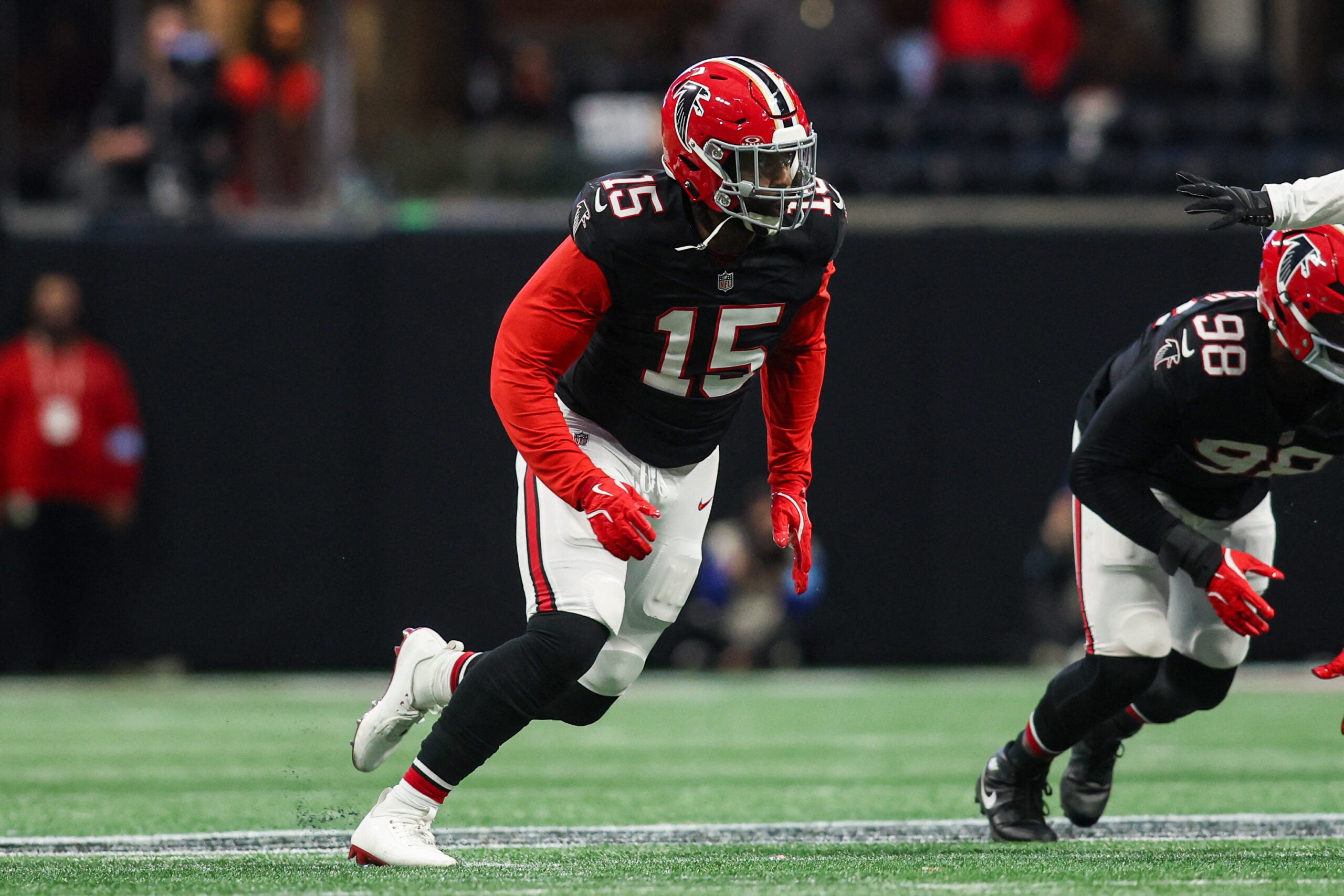 San Francisco 49ers plan to sign veteran edge rusher Matthew Judon on Monday.