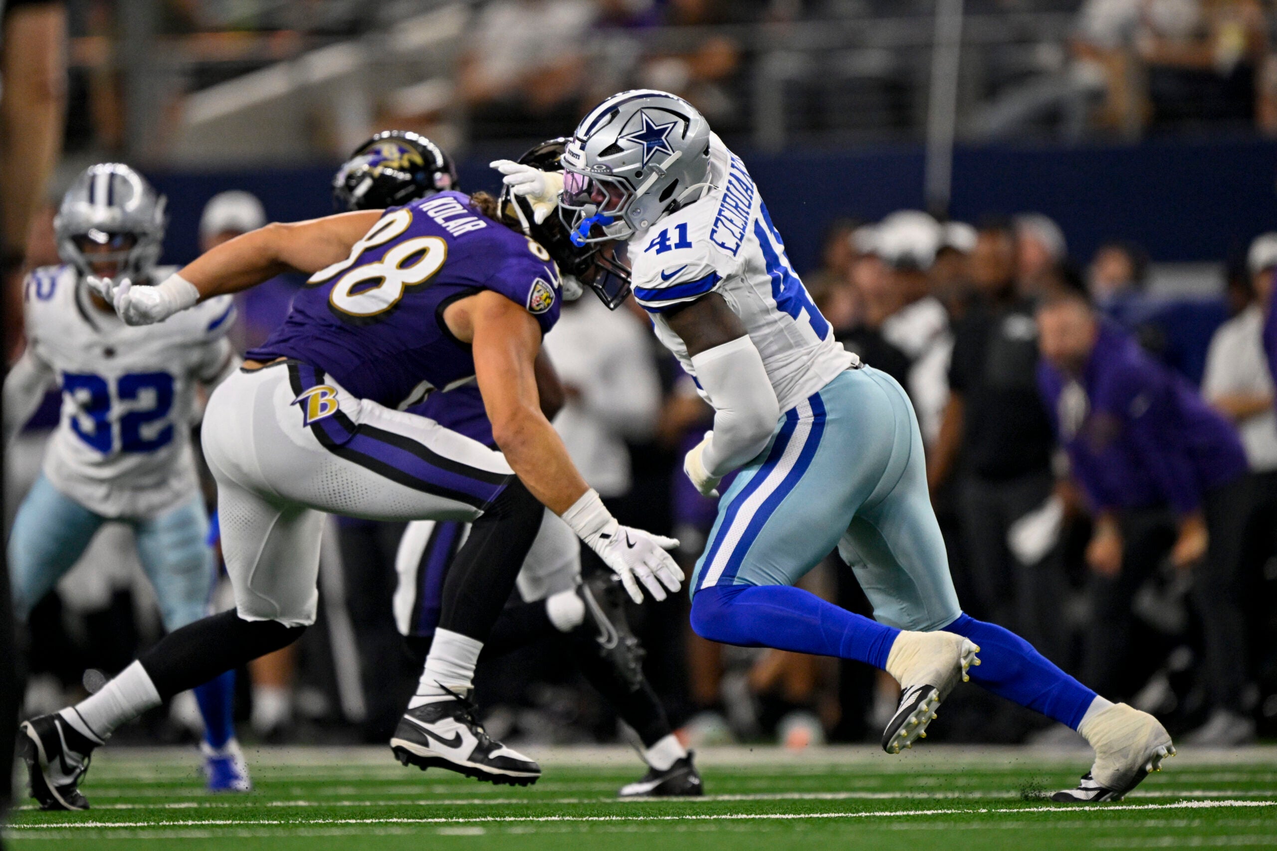 Aug 16, 2025; Arlington, Texas, USA; Baltimore Ravens tight end Charlie Kolar (88) and Dallas Cowboys defensive end Donovan Ezeiruaku (41) in action during the game between the Dallas Cowboys and the Baltimore Ravens at AT&T Stadium.