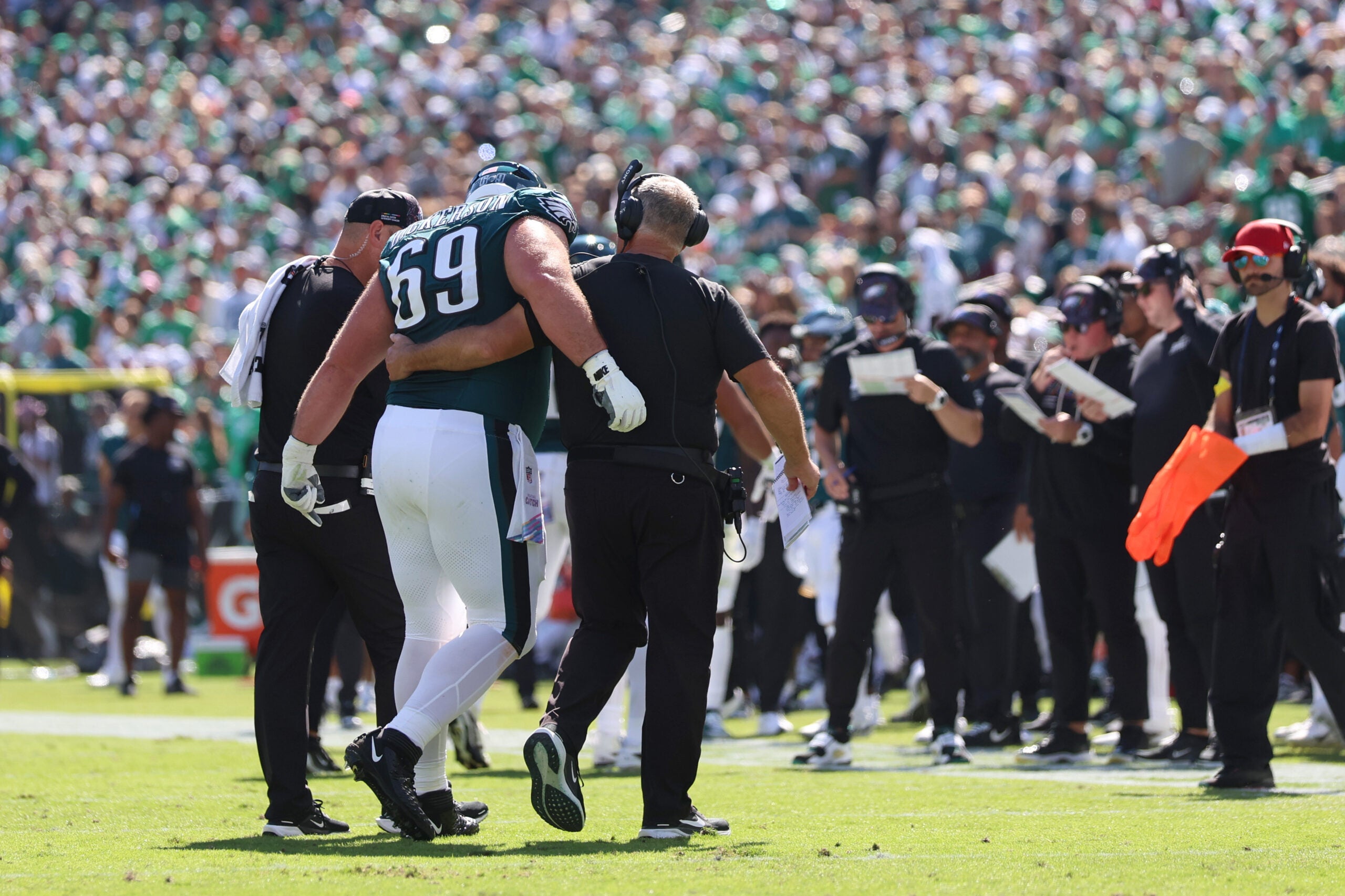 2025-10-05T190202Z_1538022740_MT1USATODAY27254394_RTRMADP_3_NFL-DENVER-BRONCOS-AT-PHILADELPHIA-EAGLES-scaled.jpg