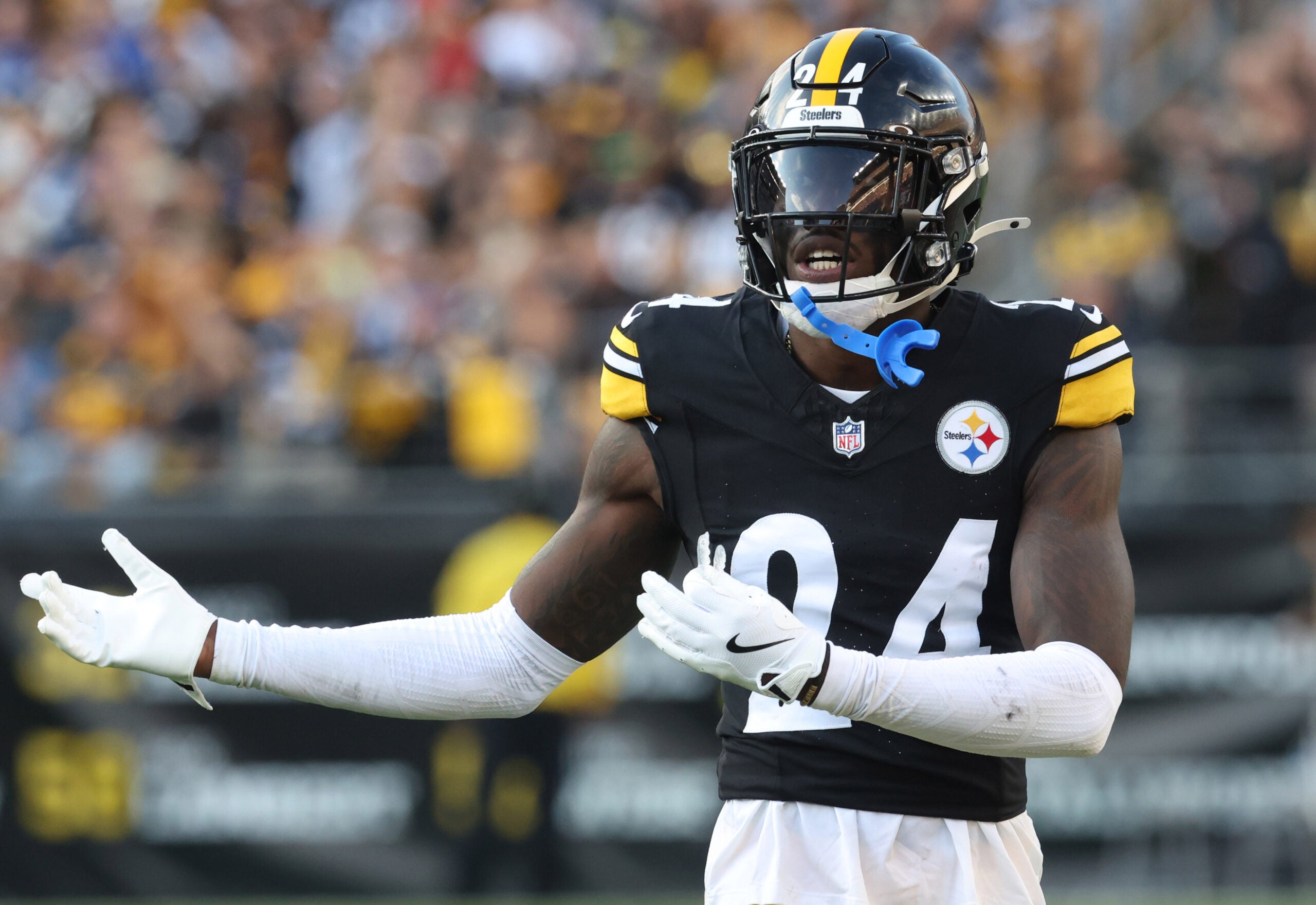 2025-11-03T204914Z_418528254_MT1USATODAY27494743_RTRMADP_3_NFL-INDIANAPOLIS-COLTS-AT-PITTSBURGH-STEELERS-scaled.jpg
