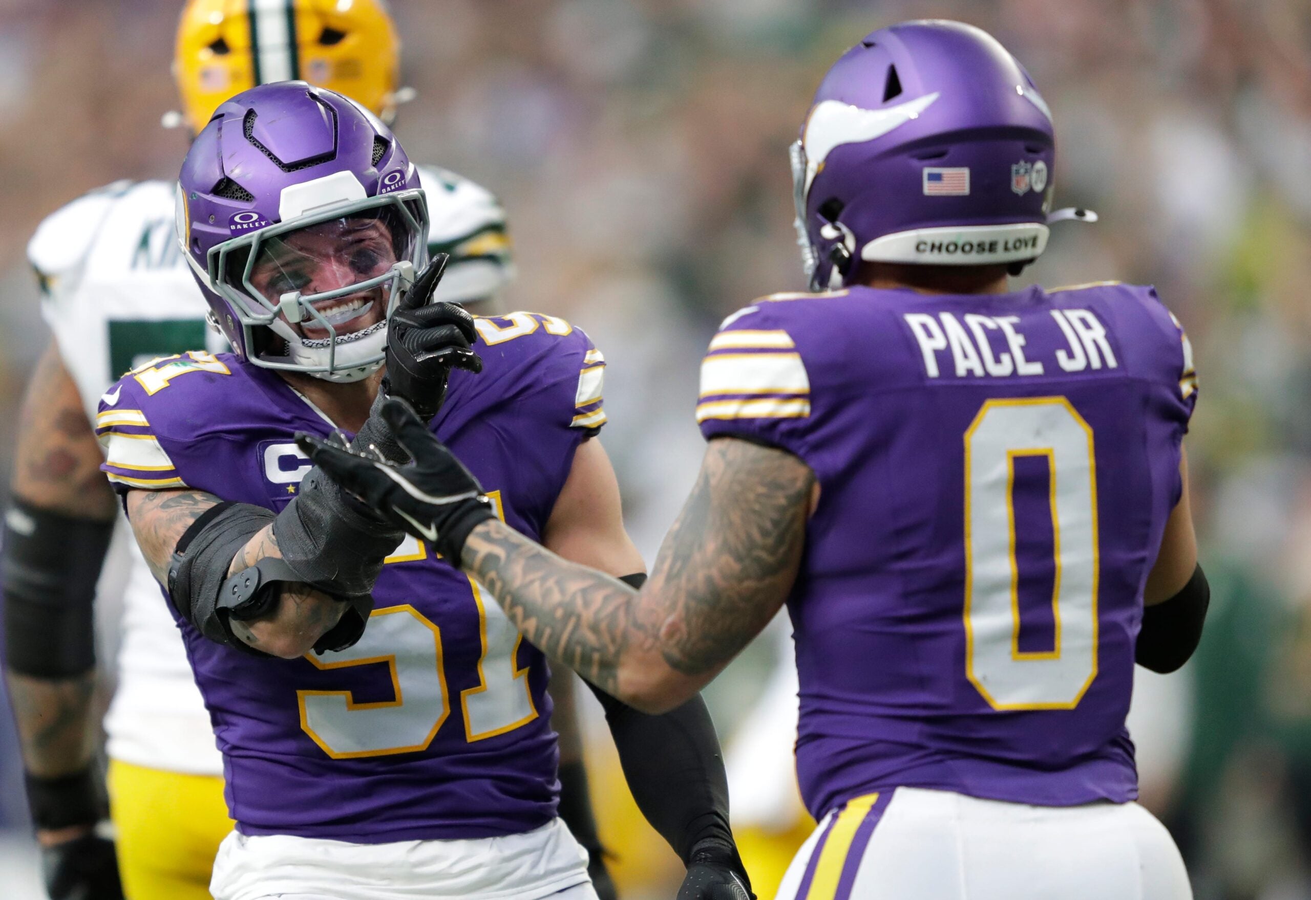 2026-01-04T214016Z_390952096_MT1USATODAY27932212_RTRMADP_3_MINNESOTA-VIKINGS-LINEBACKER-BLAKE-CASHMAN-51-CELEBRATES-1-scaled.jpg