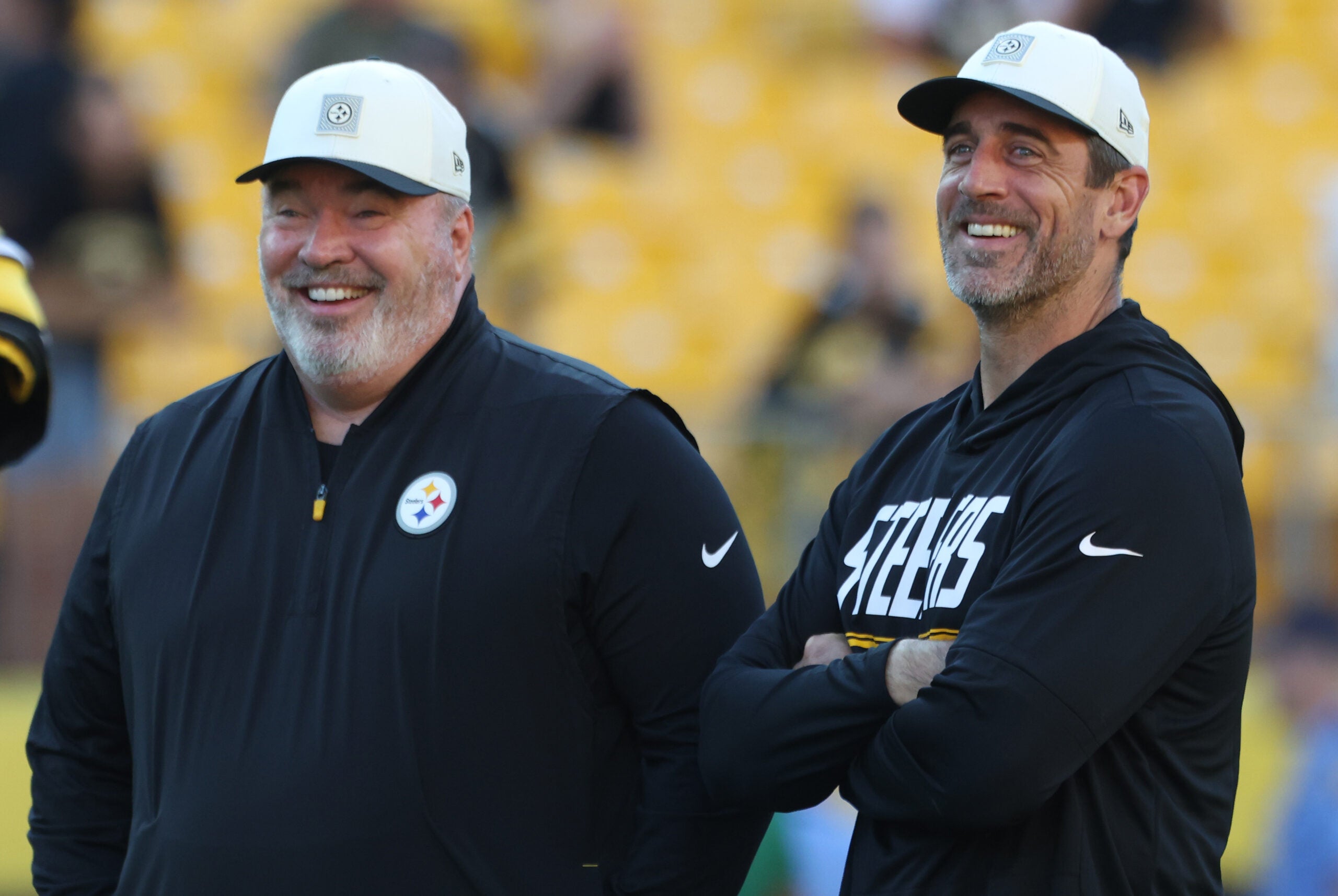 Aug 21, 2026; Pittsburgh, Pennsylvania, USA; Pittsburgh Steelers head coach Mike McCarthy (left) talks with quarterback Aaron Rodgers (right) before the game against the New York Jets at Acrisure Stadium.