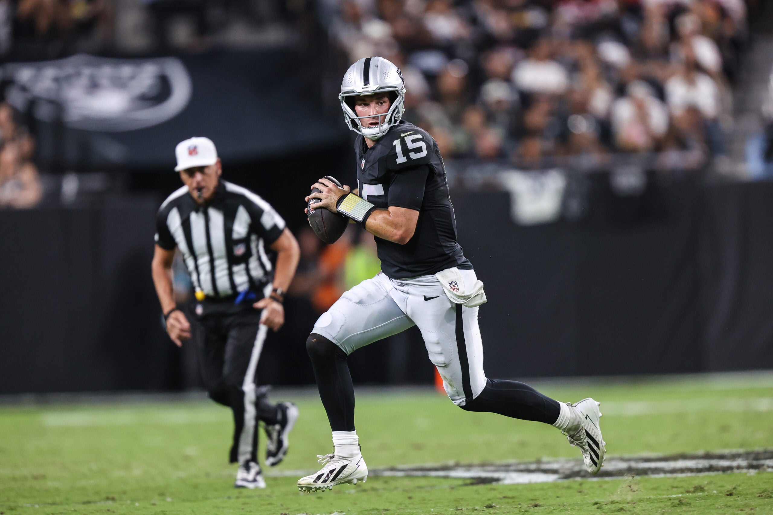 Las Vegas Raiders quarterback Fernando Mendoza rookie Week 1 not starter