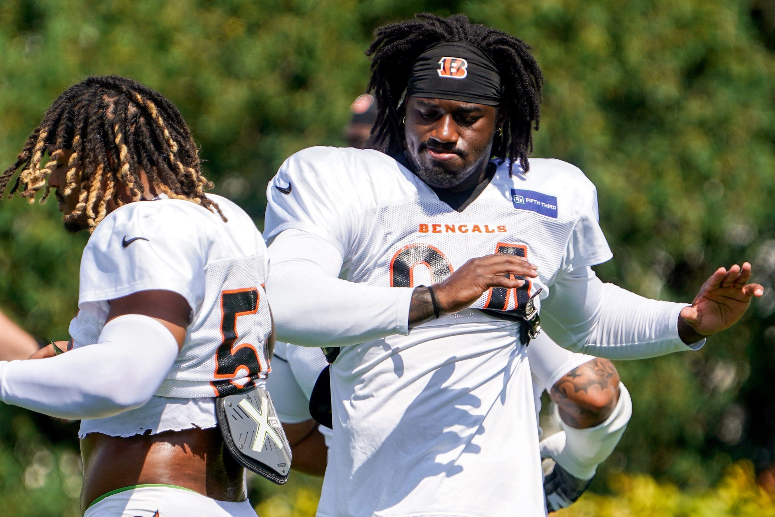 2026-09-02T195905Z_1688088969_MT1USATODAY29721255_RTRMADP_3_CINCINNATI-BENGALS-DEFENSIVE-END-SHEMAR-STEWART-94-ATTENDS-scaled.jpg