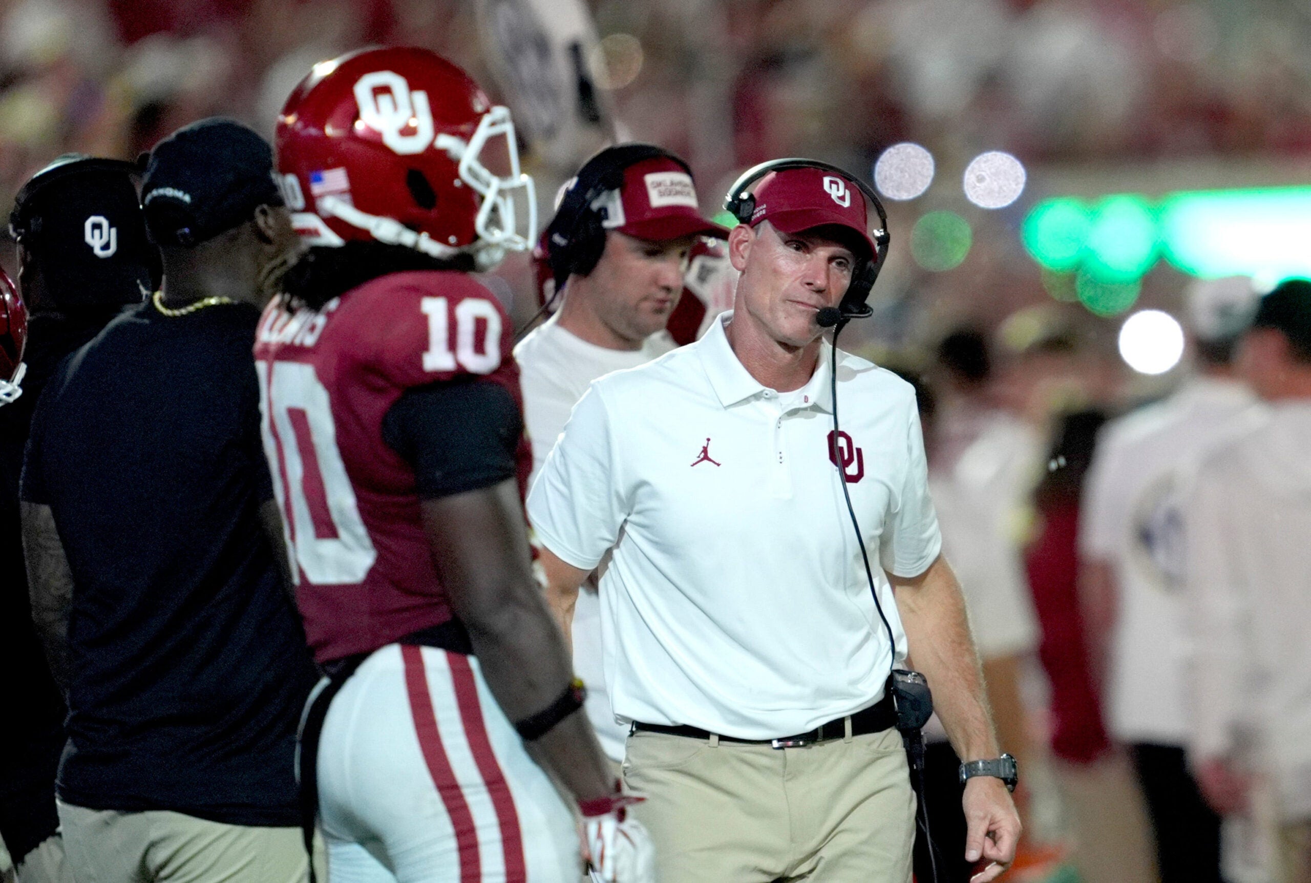 Oklahoma Sooners head coach Brent Venables injury report offensive line