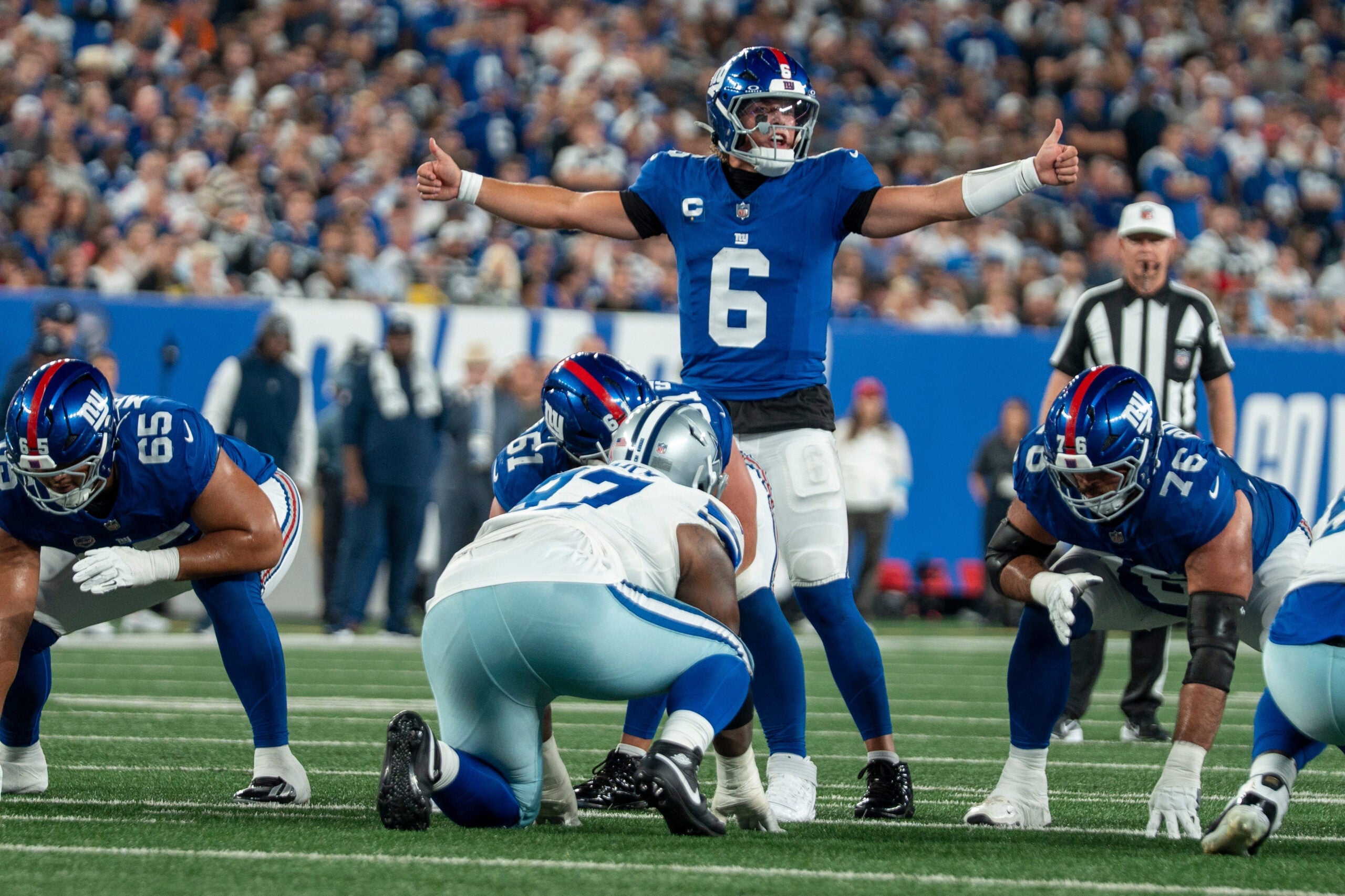 New York Giants quarterback Jaxson Dart (6) makes a call at the line during a week one opening game between the New York Giants and Dallas Cowboys at Metlife Stadium on Sunday, Sept. 13, 2026, in East Rutherford, NJ.