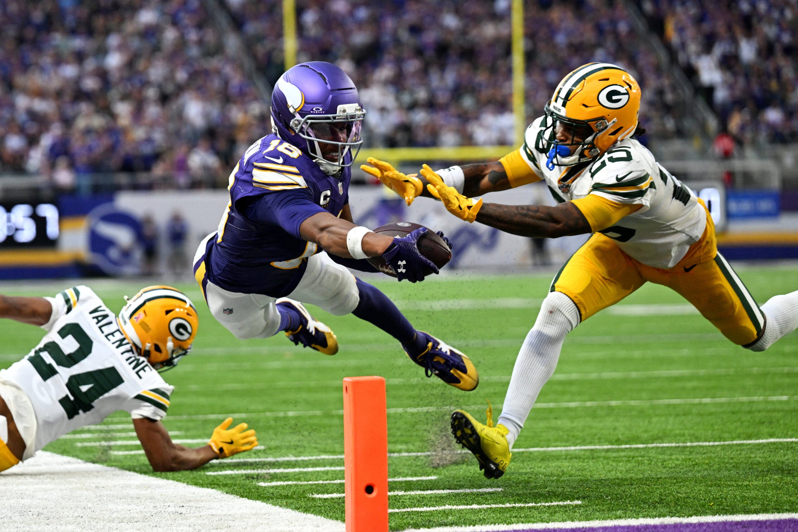 Sep 13, 2026; Minneapolis, Minnesota, USA; Minnesota Vikings wide receiver Justin Jefferson (18) reaches for a touchdown during the second half against Green Bay Packers cornerback Keisean Nixon (25) at U.S. Bank Stadium.