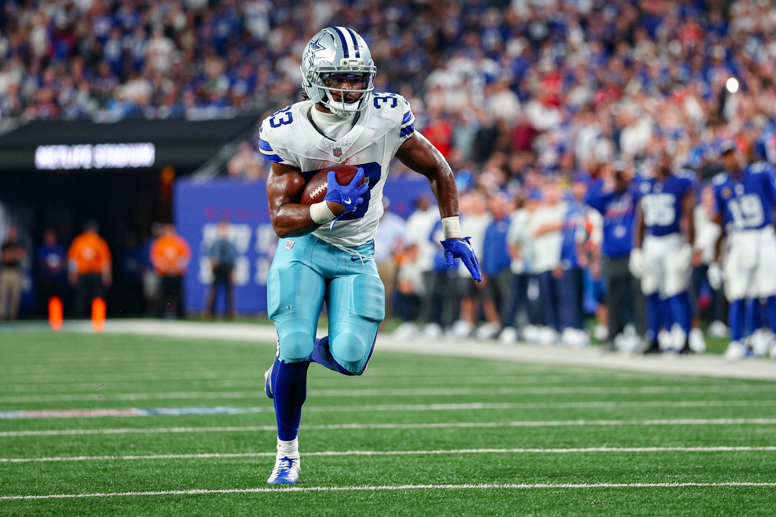 Sep 13, 2026; East Rutherford, New Jersey, USA; Dallas Cowboys running back Javonte Williams (33) carries the ball against the New York Giants at MetLife Stadium.