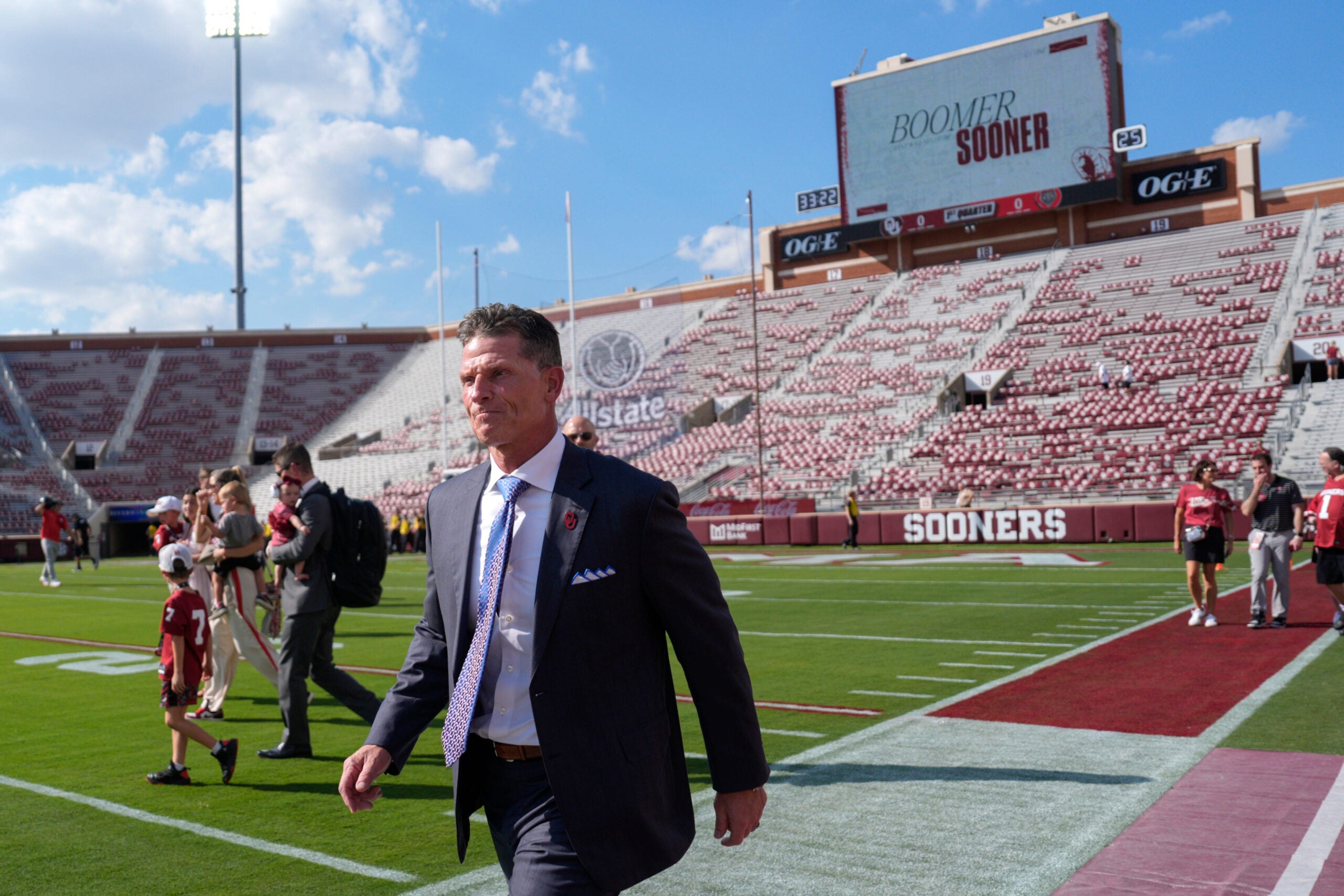 Oklahoma Sooners head coach Brent Venables