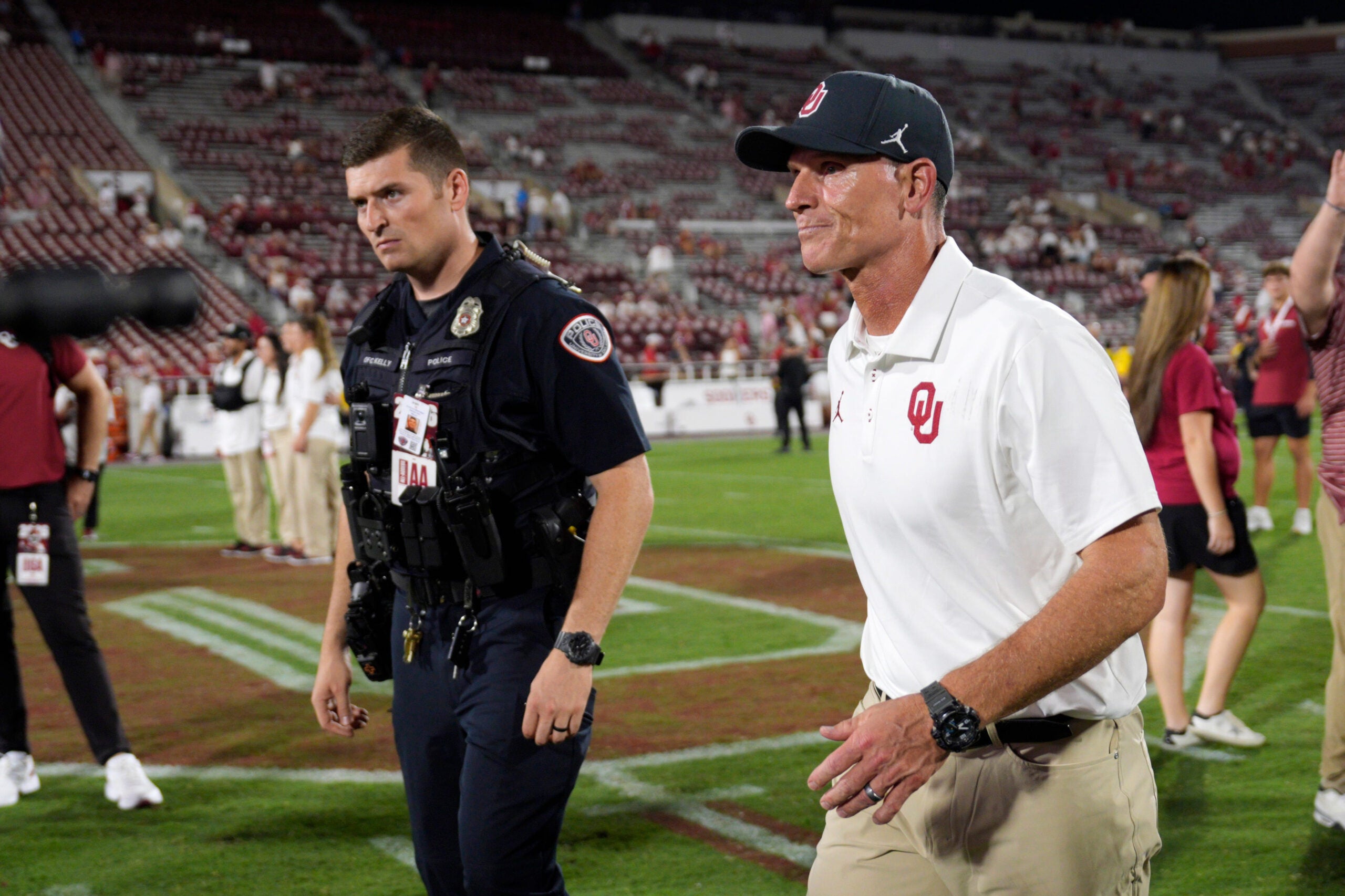 Oklahoma Sooners head coach Brent Venables