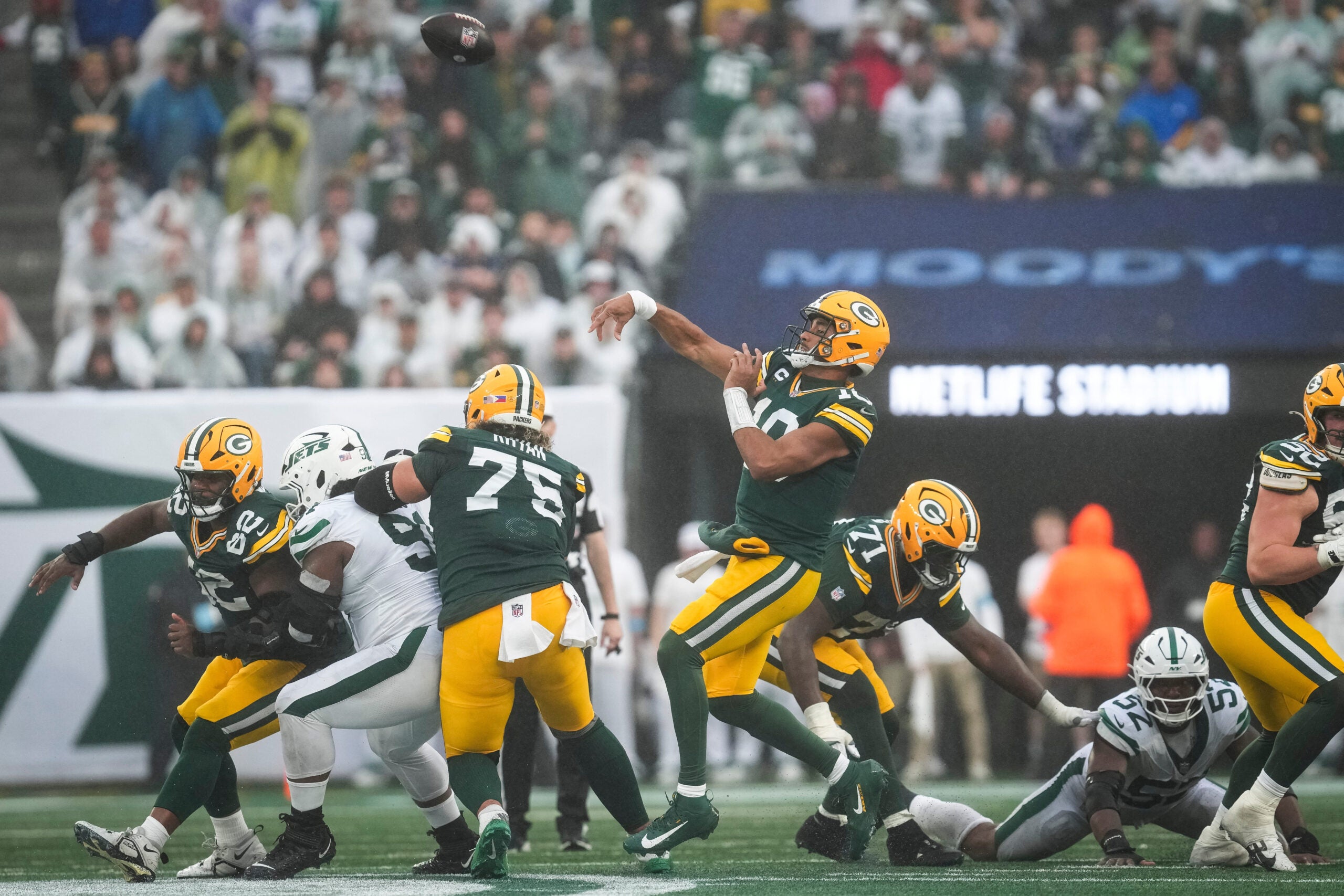 Green Bay Packers quarterback Jordan Love (10) throws the ball as the New York Jets defend during a game at MetLife Stadium, Sep 20, 2026, East Rutherford, NJ, USA.