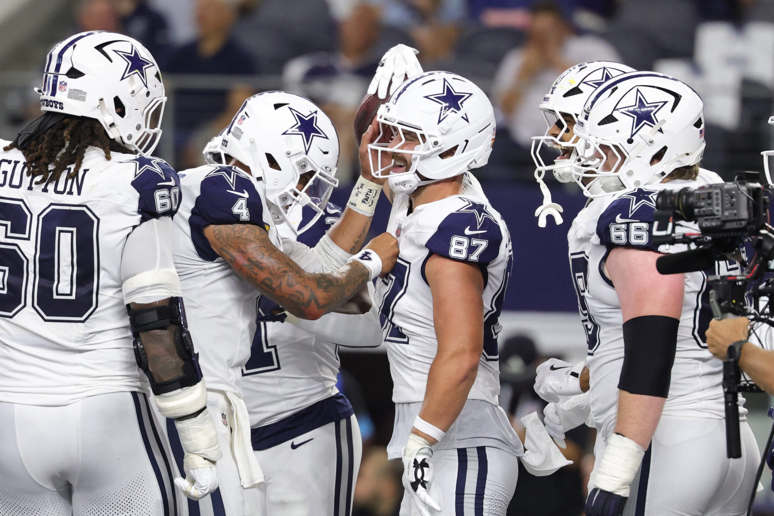 Sep 20, 2026; Arlington, Texas, USA; Dallas Cowboys tight end Jake Ferguson (87) celebrates with teammates after scoring a touchdown against the Washington Commanders during the first half at AT&T Stadium.