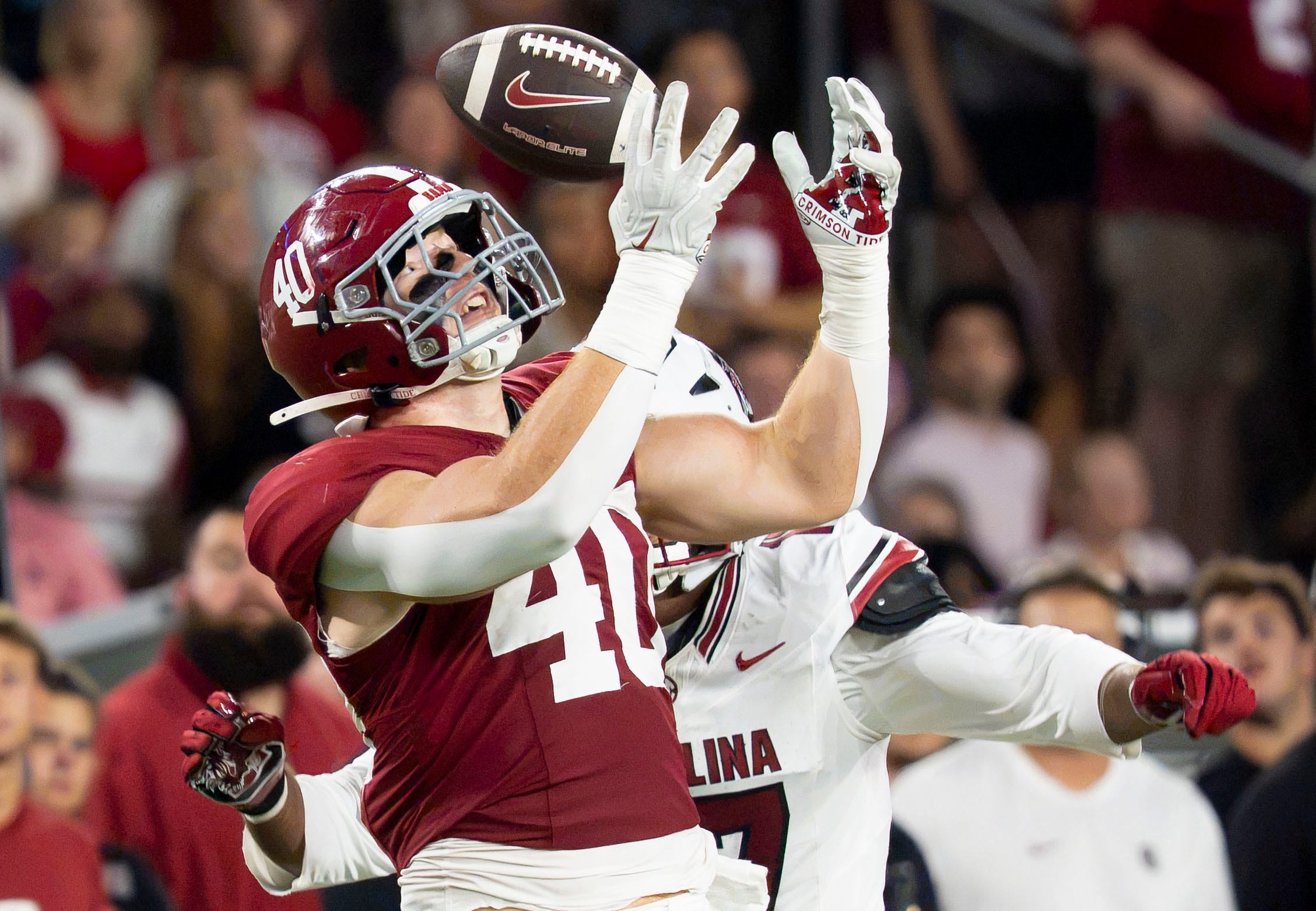 Sep 26, 2026; Tuscaloosa, AL, USA; Alabama tight end Josh Ford (40) loses control of a pass, which South Carolina linebacker Justin Okoronkwo (17) batted away for an incompletion at Saban Field at Bryant Denny Stadium.