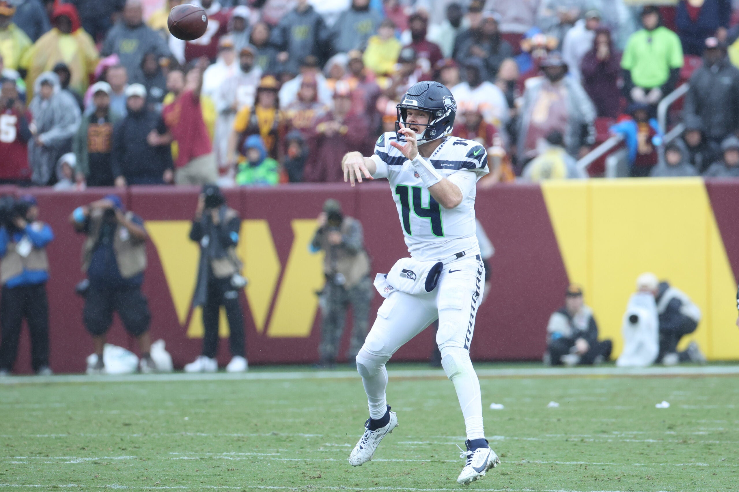 The Seahawks lost for the first time in awhile as they fall to the Commanders 33-31.