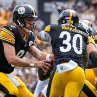 Pittsburgh Steelers quarterback Aaron Rodgers (8) fakes a hand off to running back Jaylen Warren (30) in the second quarter of the NFL Week 3 game between the Pittsburgh Steelers and the Cincinnati Bengals at Acrisure Stadium in Pittsburgh on Sunday, Sept. 27, 2026. The game was tied at 17 at halftime.