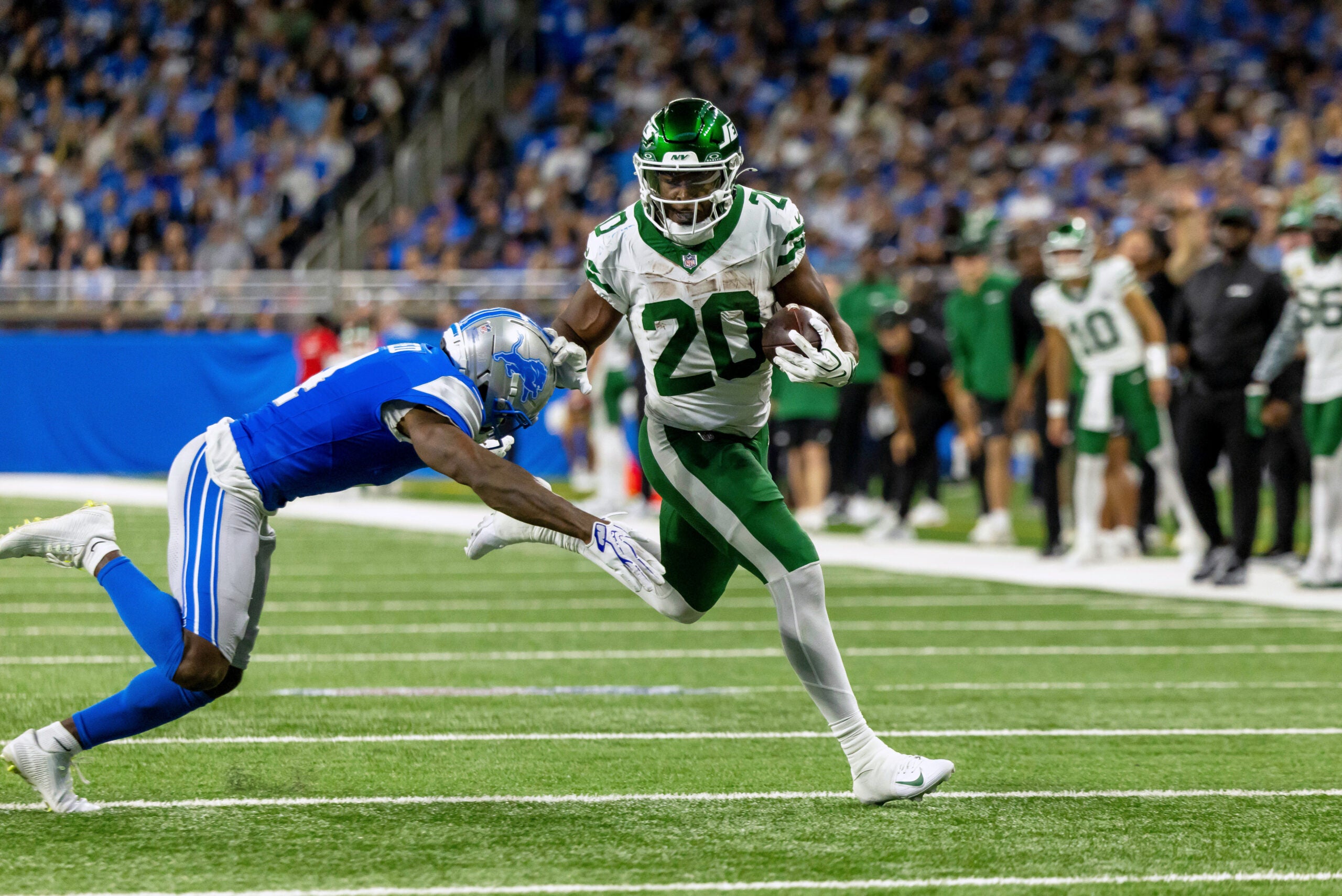 New York Jets suffer a tough 31-24 loss in Detroit to the Lions.