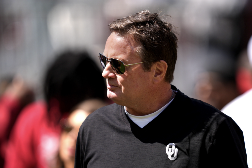 'I'm friends with the Manning family' - Former Oklahoma head coach Bob Stoops predicts the winner of Texas vs Ohio State