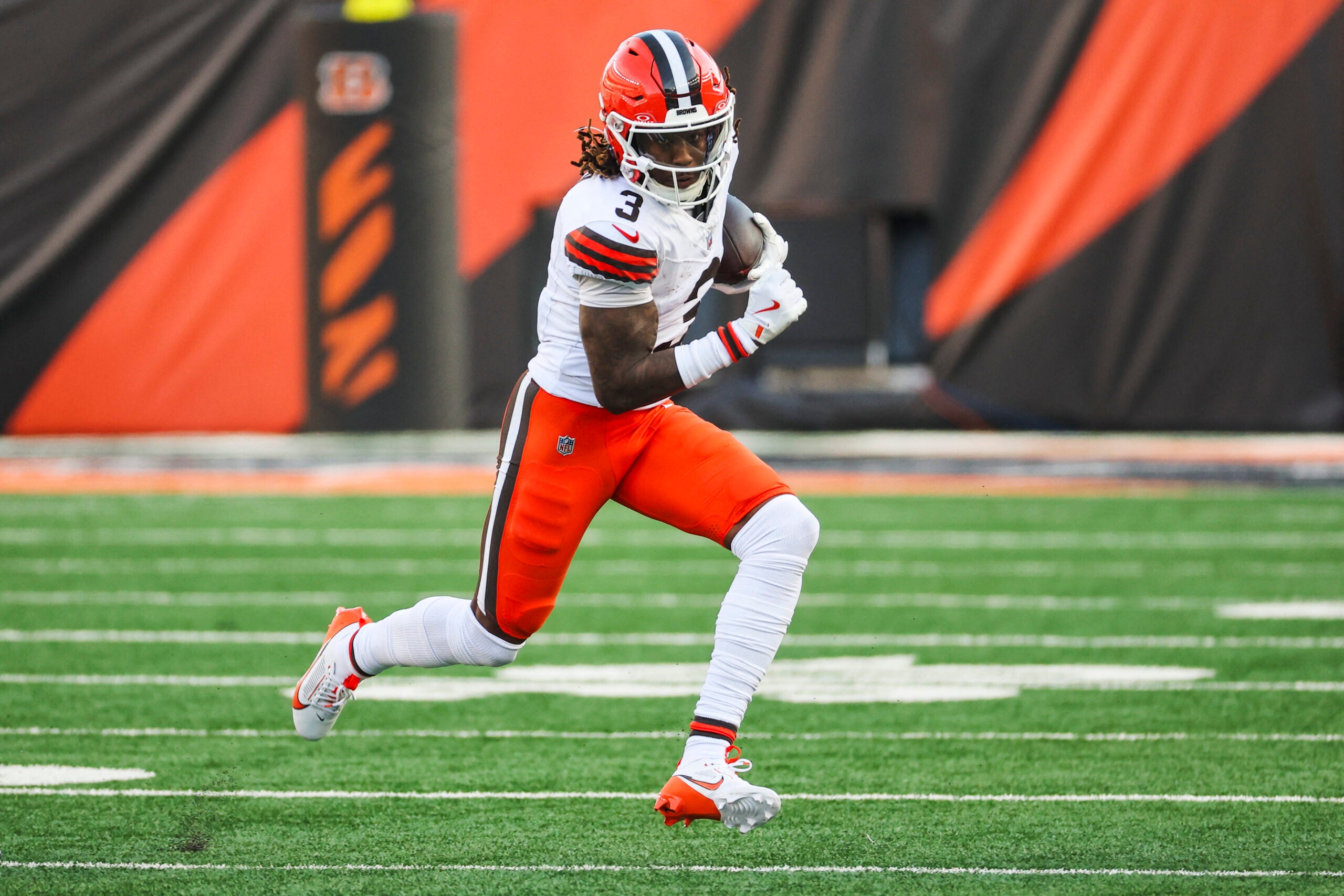 Jan 4, 2026; Cincinnati, Ohio, USA; Cleveland Browns wide receiver Jerry Jeudy (3) runs for yards after catch against the Cincinnati Bengals during the third quarter at Paycor Stadium.