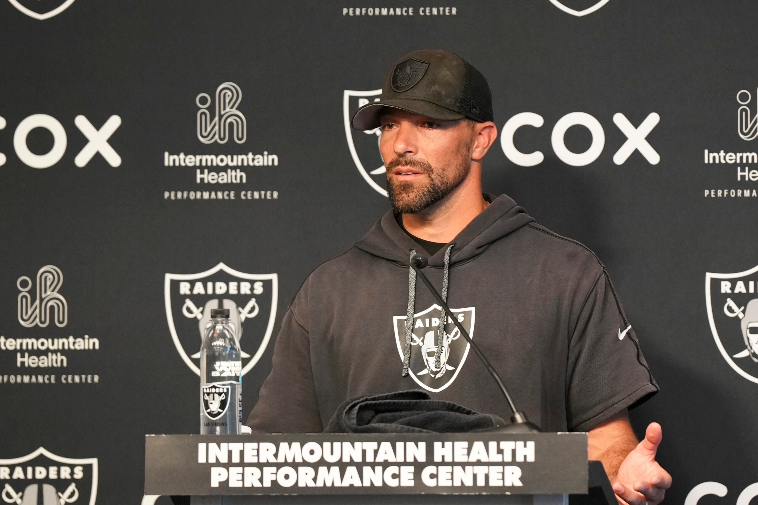 Las Vegas Raiders defensive coordinator Rob Leonard
