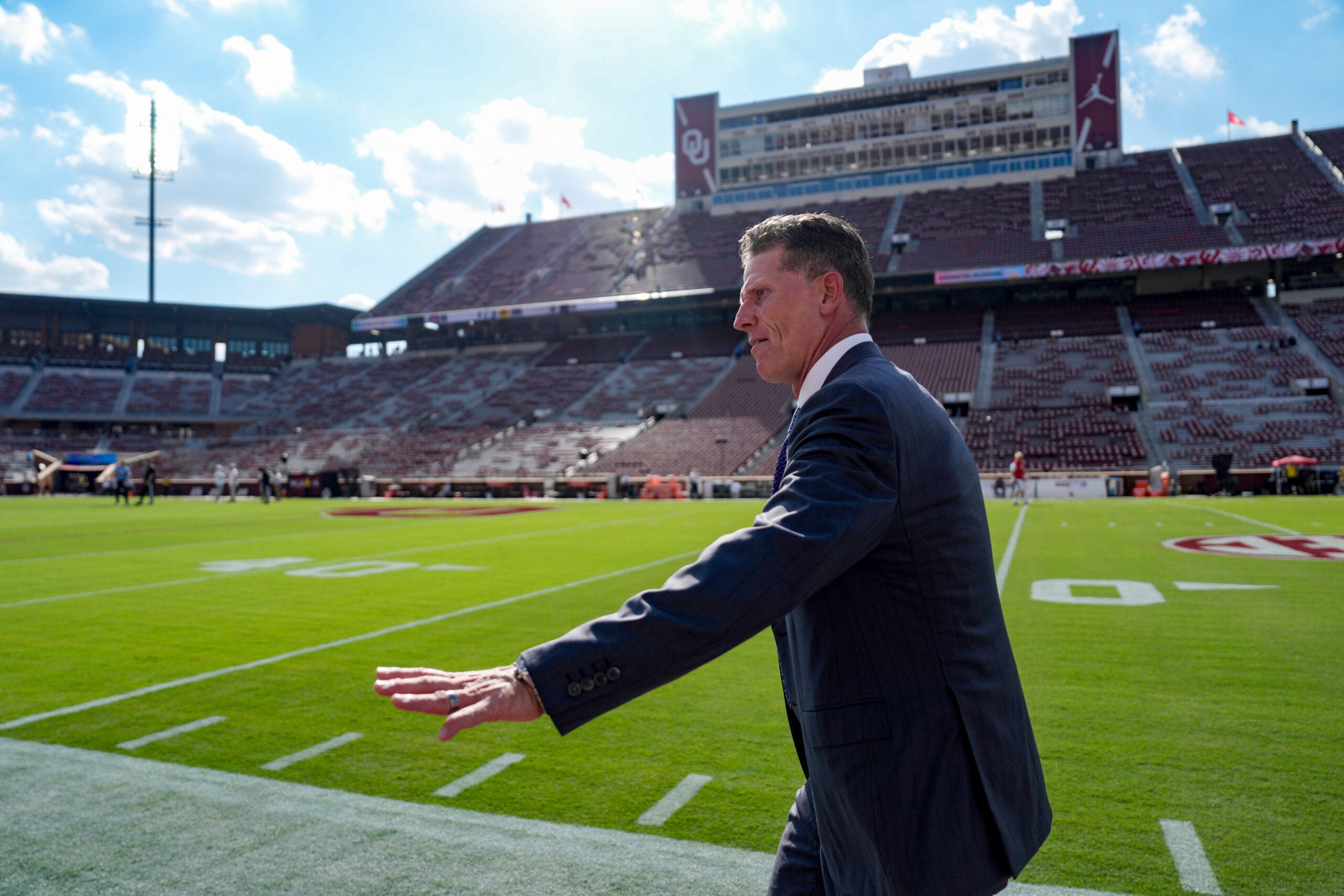 Oklahoma Sooners head coach Brent Venables offensive line Bill Bedenbaugh