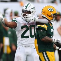 Sep 20, 2026; East Rutherford, New Jersey, USA; New York Jets running back Breece Hall (20) celebrates a 43-yard reception against the Green Bay Packers during the third quarter at MetLife Stadium.