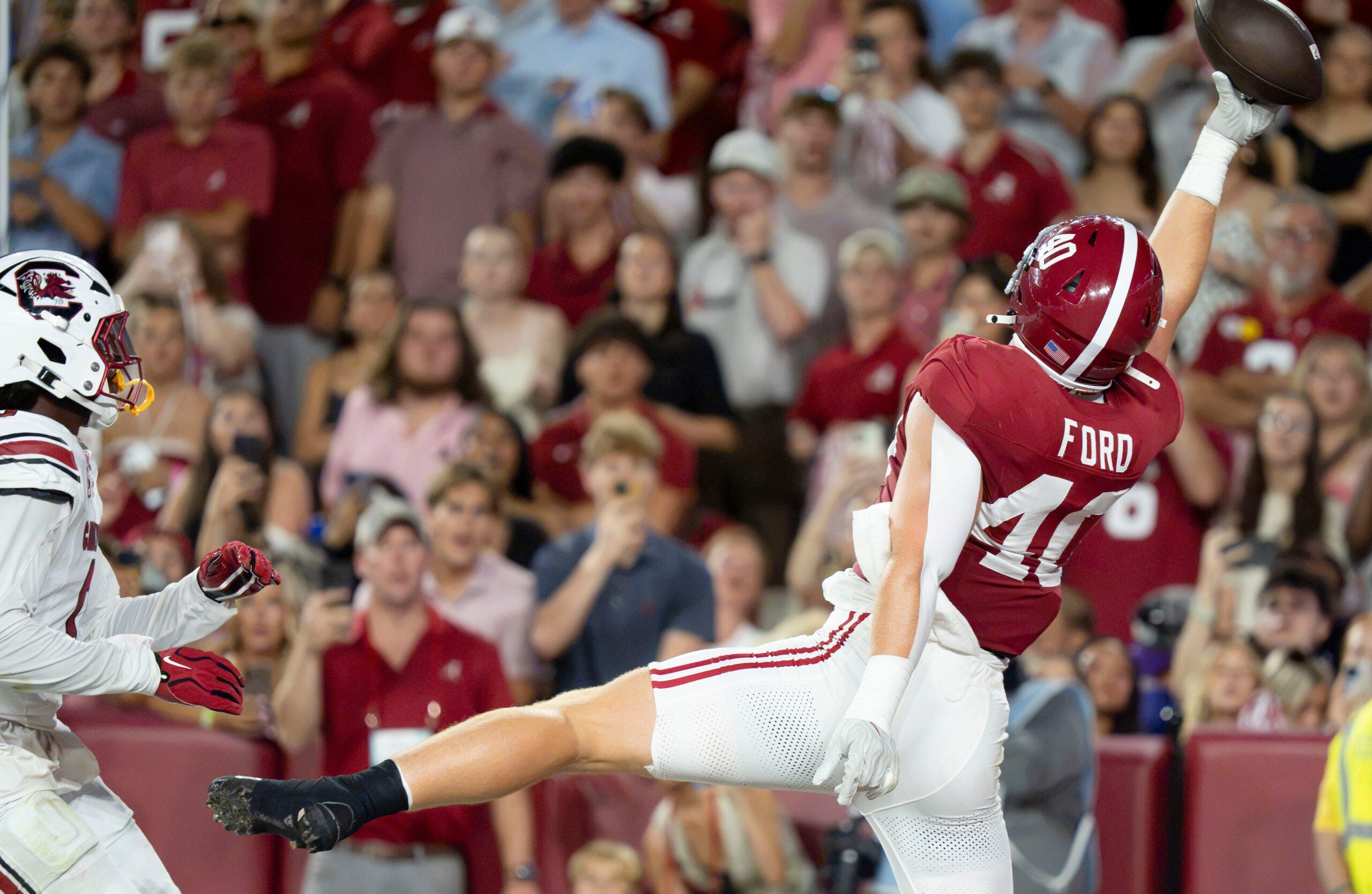 Sep 26, 2026; Tuscaloosa, AL, USA; Alabama tight end Josh Ford (40) catches a touchdown pass against South Carolina at Saban Field at Bryant Denny Stadium.