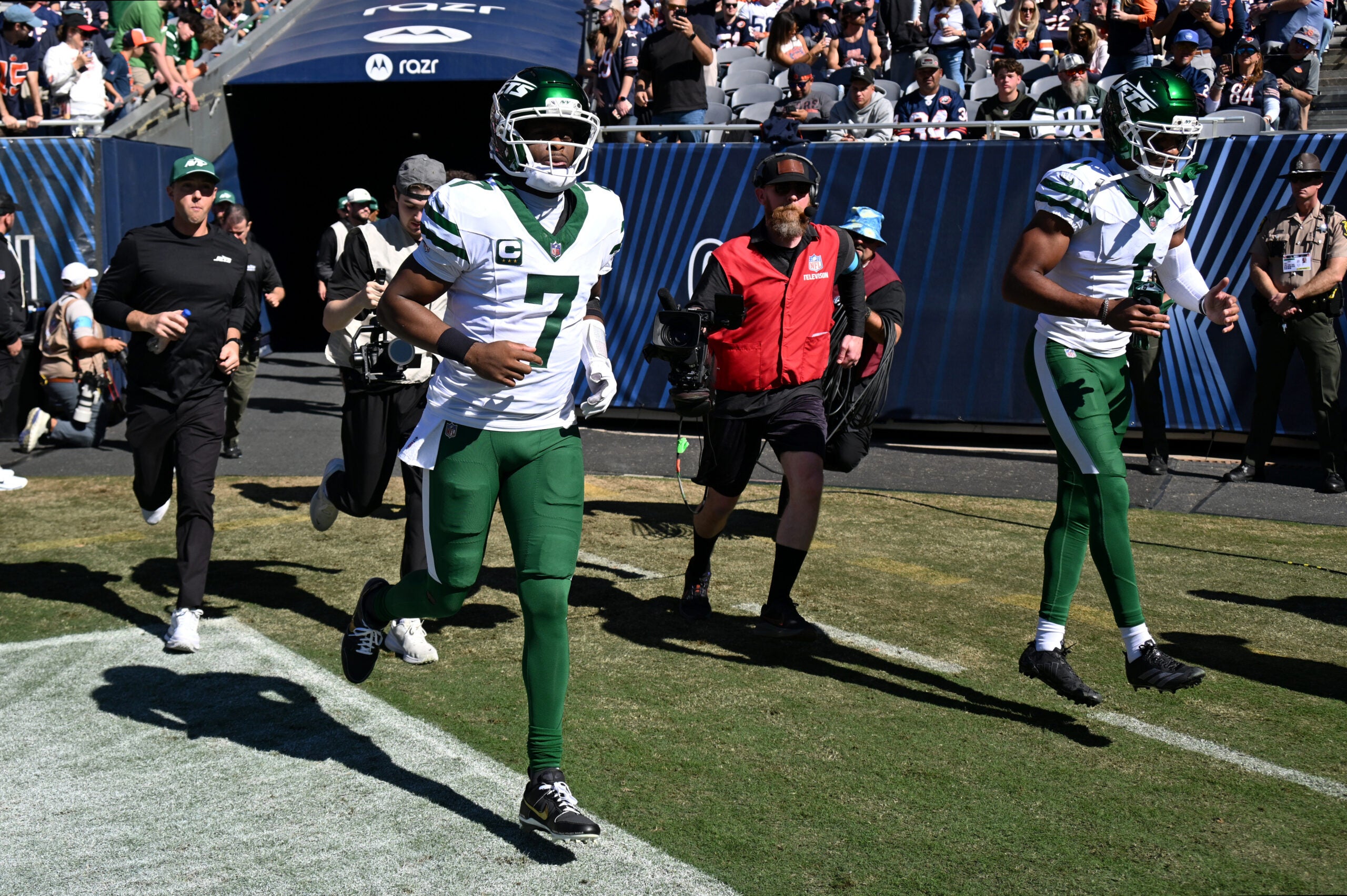 Jets wide receiver Garrett Wilson and tight end Kenyon Sadiq combined for 27 yards in Chicago.