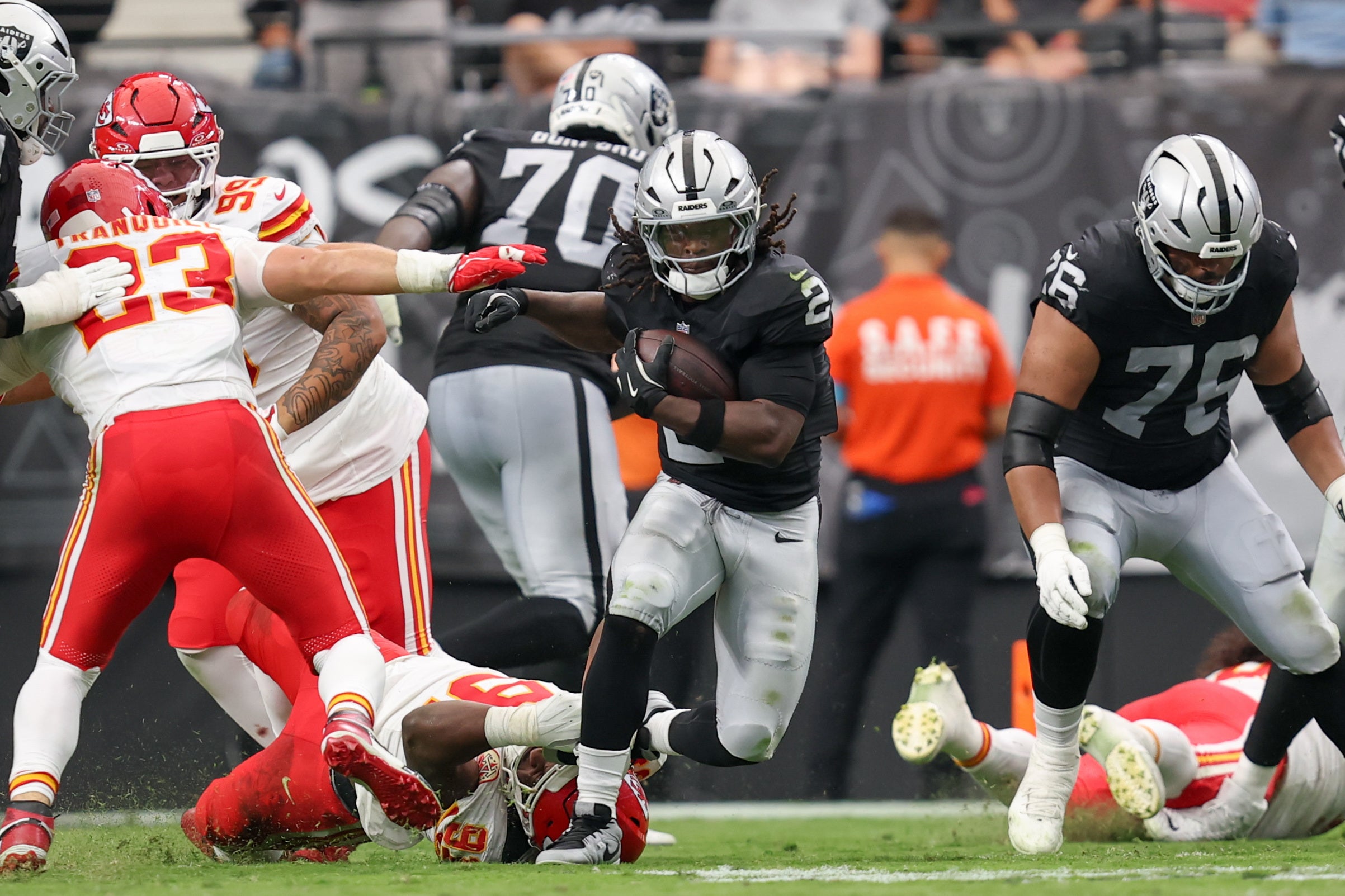 Las Vegas Raiders running back Ashton Jeanty injury report New England Patriots