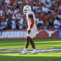 Texas Longhorns star edge rusher Colin Simmons injured vs. Florida Gators